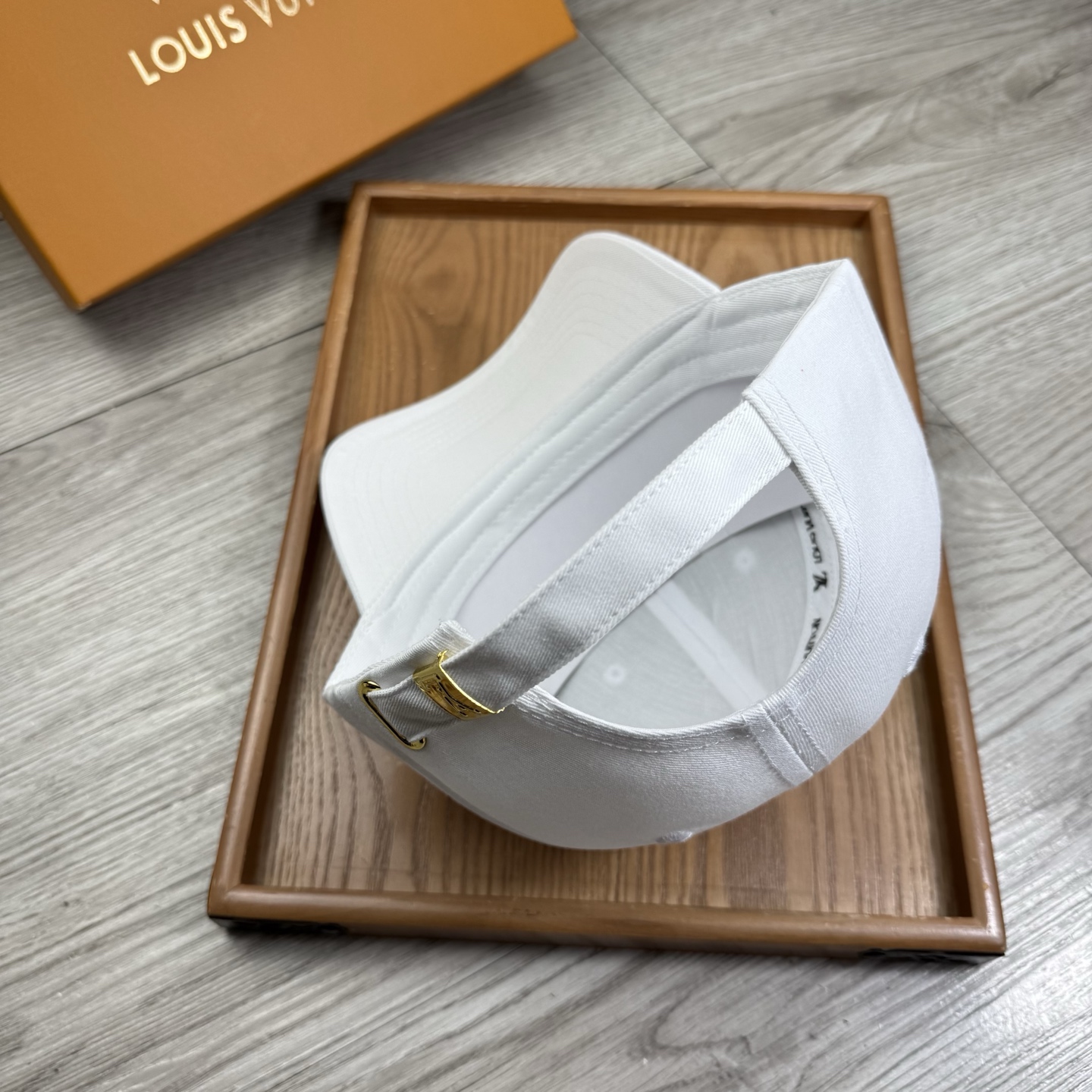 。L家。【配防尘袋】新品棒球帽！材质：纯棉！透气性好！春天挡风，夏天防晒必备单品！颜色大气！款式新颖别致