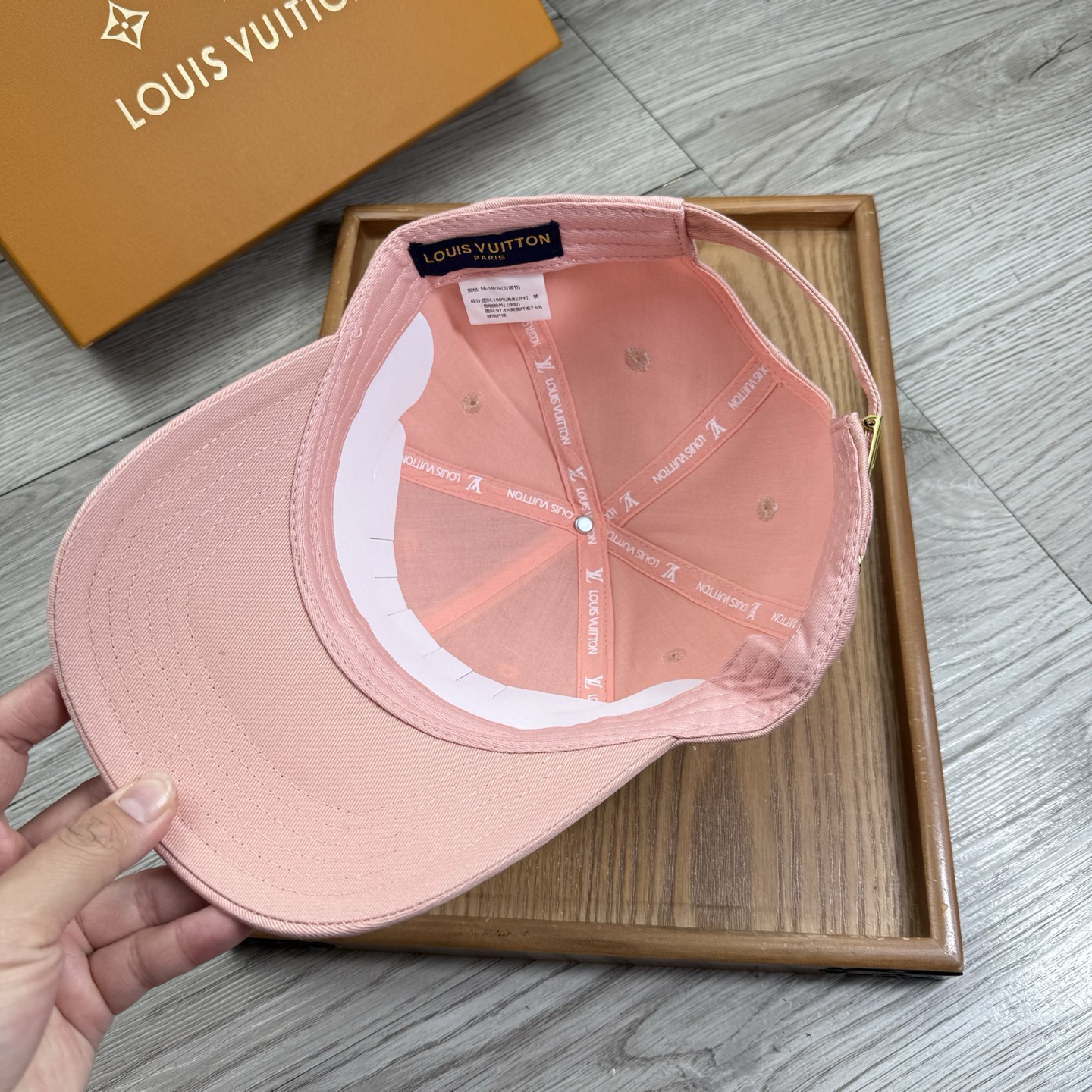 。L家。【配防尘袋】新品棒球帽！材质：纯棉！透气性好！春天挡风，夏天防晒必备单品！颜色大气！款式新颖别致