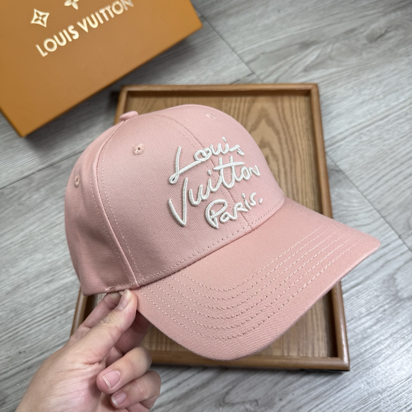 。L家。【配防尘袋】新品棒球帽！材质：纯棉！透气性好！春天挡风，夏天防晒必备单品！颜色大气！款式新颖别致