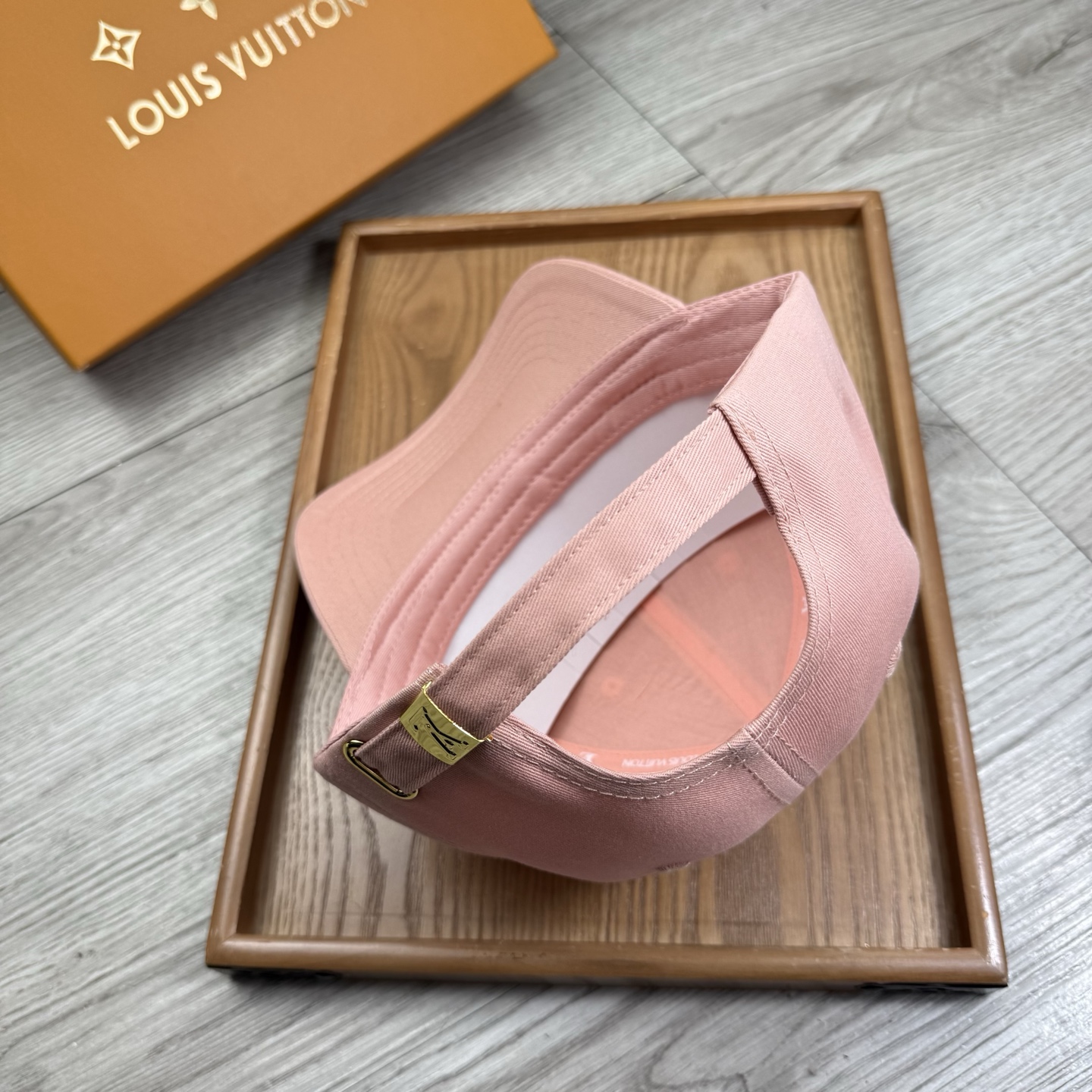 。L家。【配防尘袋】新品棒球帽！材质：纯棉！透气性好！春天挡风，夏天防晒必备单品！颜色大气！款式新颖别致