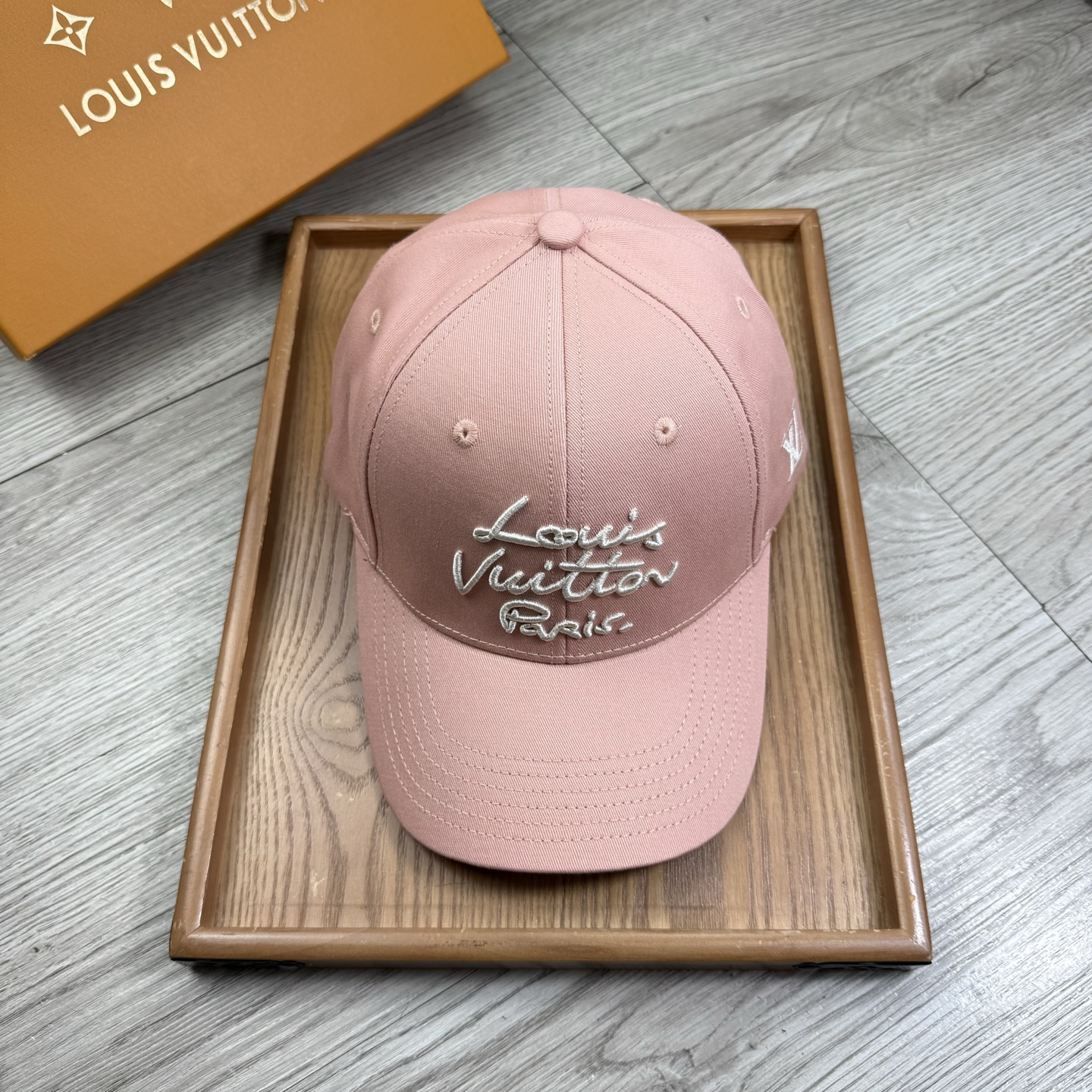 。L家。【配防尘袋】新品棒球帽！材质：纯棉！透气性好！春天挡风，夏天防晒必备单品！颜色大气！款式新颖别致