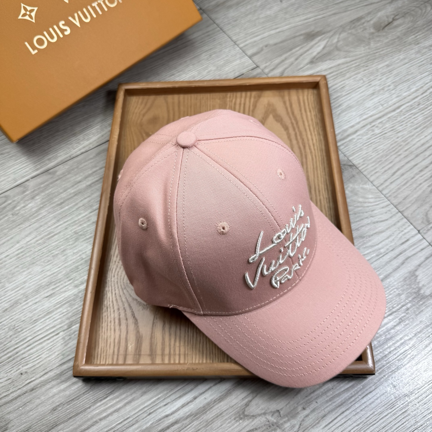 。L家。【配防尘袋】新品棒球帽！材质：纯棉！透气性好！春天挡风，夏天防晒必备单品！颜色大气！款式新颖别致
