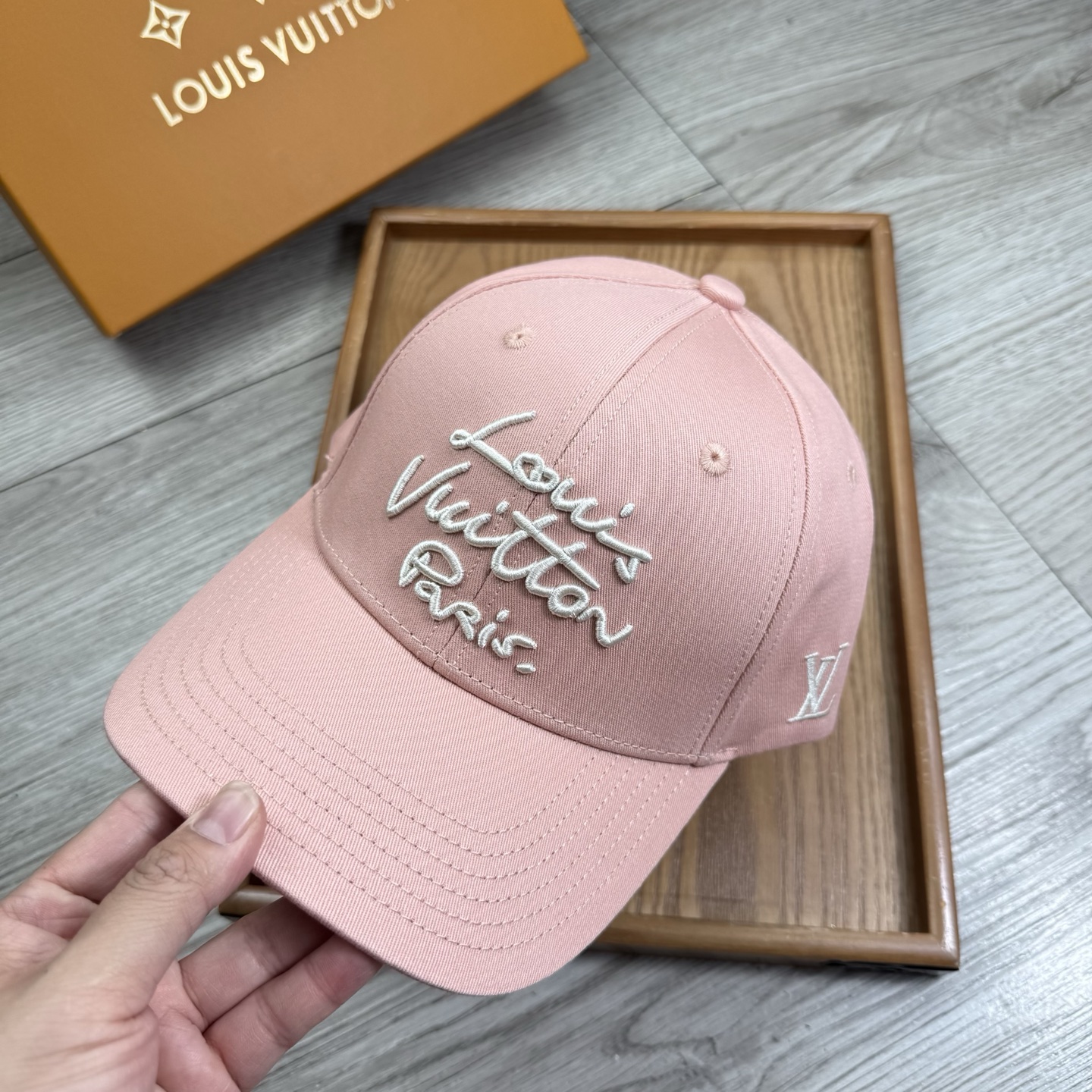 。L家。【配防尘袋】新品棒球帽！材质：纯棉！透气性好！春天挡风，夏天防晒必备单品！颜色大气！款式新颖别致
