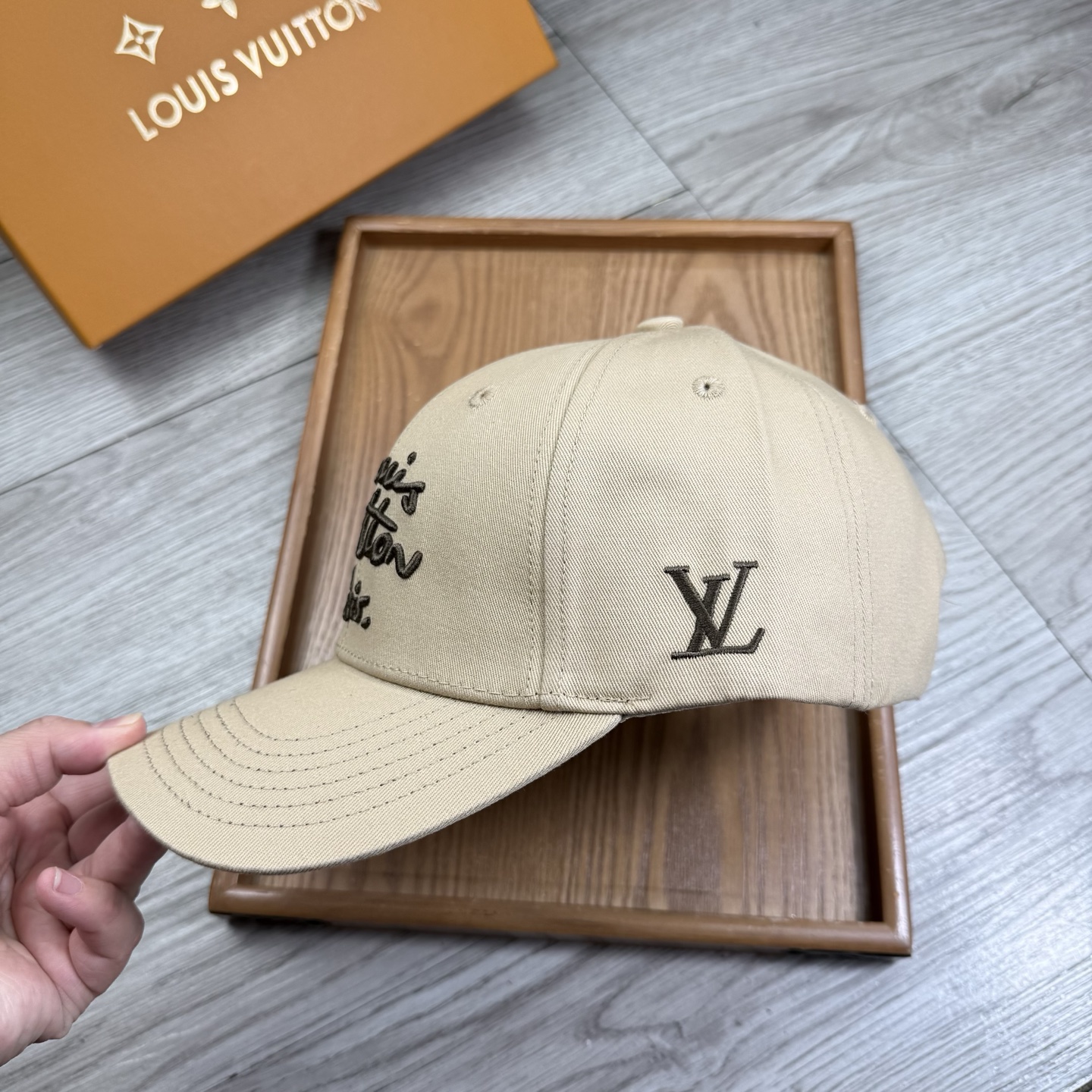 。L家。【配防尘袋】新品棒球帽！材质：纯棉！透气性好！春天挡风，夏天防晒必备单品！颜色大气！款式新颖别致