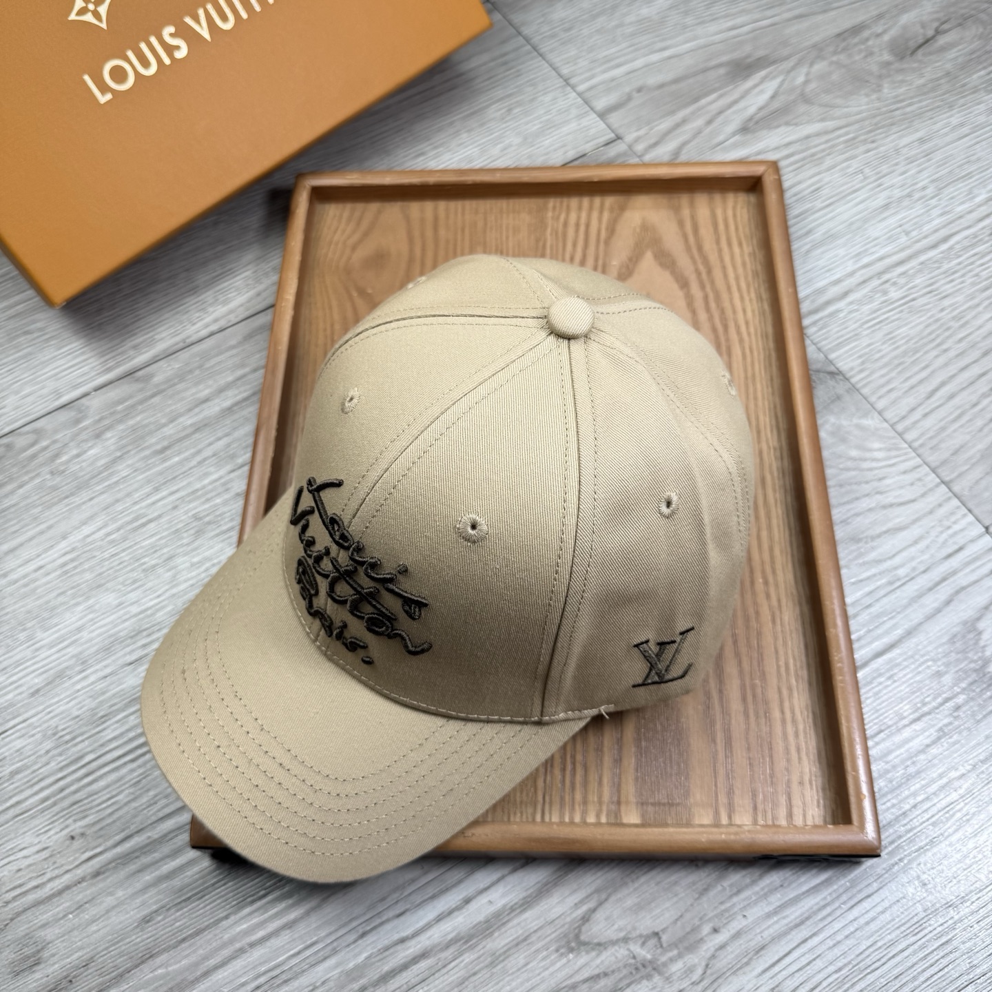 。L家。【配防尘袋】新品棒球帽！材质：纯棉！透气性好！春天挡风，夏天防晒必备单品！颜色大气！款式新颖别致