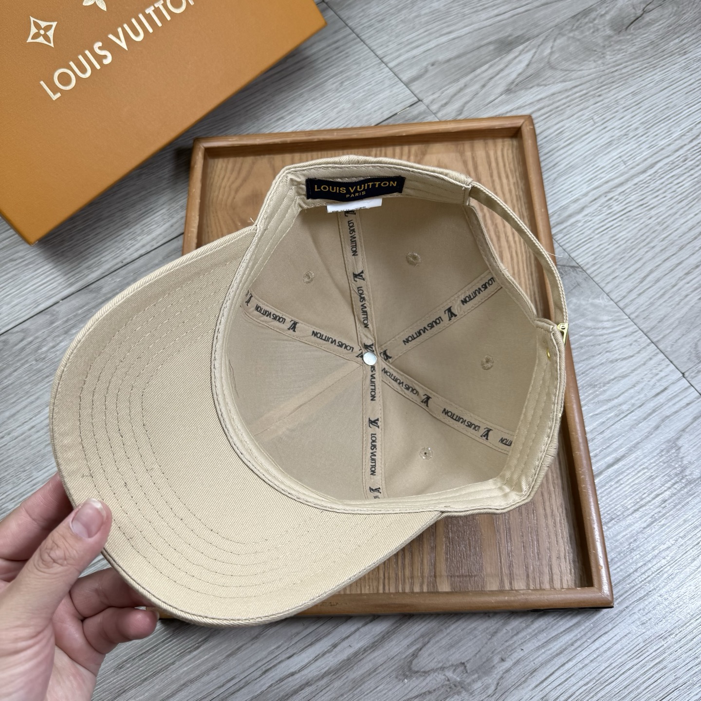 。L家。【配防尘袋】新品棒球帽！材质：纯棉！透气性好！春天挡风，夏天防晒必备单品！颜色大气！款式新颖别致