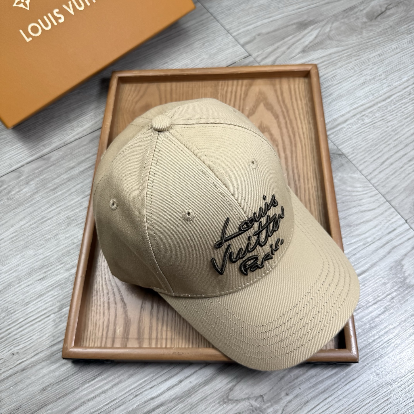。L家。【配防尘袋】新品棒球帽！材质：纯棉！透气性好！春天挡风，夏天防晒必备单品！颜色大气！款式新颖别致