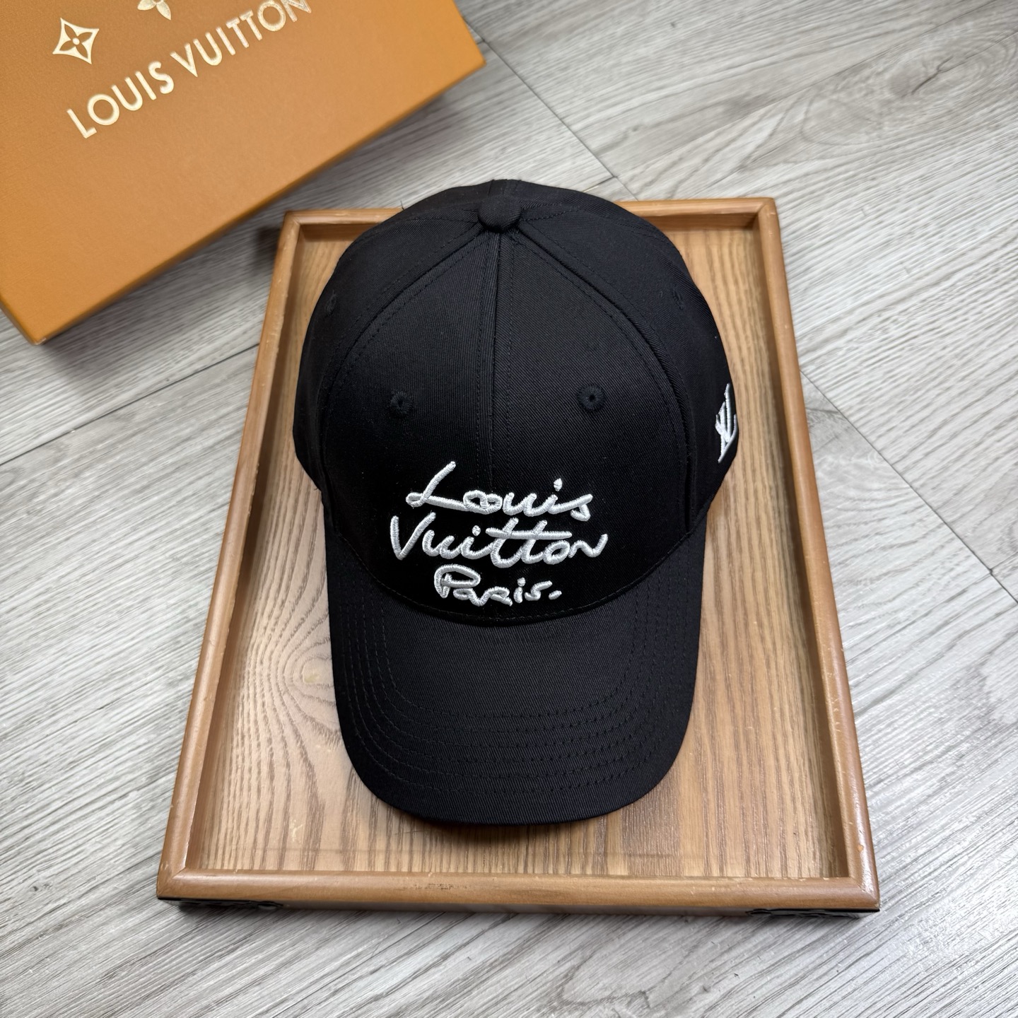 。L家。【配防尘袋】新品棒球帽！材质：纯棉！透气性好！春天挡风，夏天防晒必备单品！颜色大气！款式新颖别致