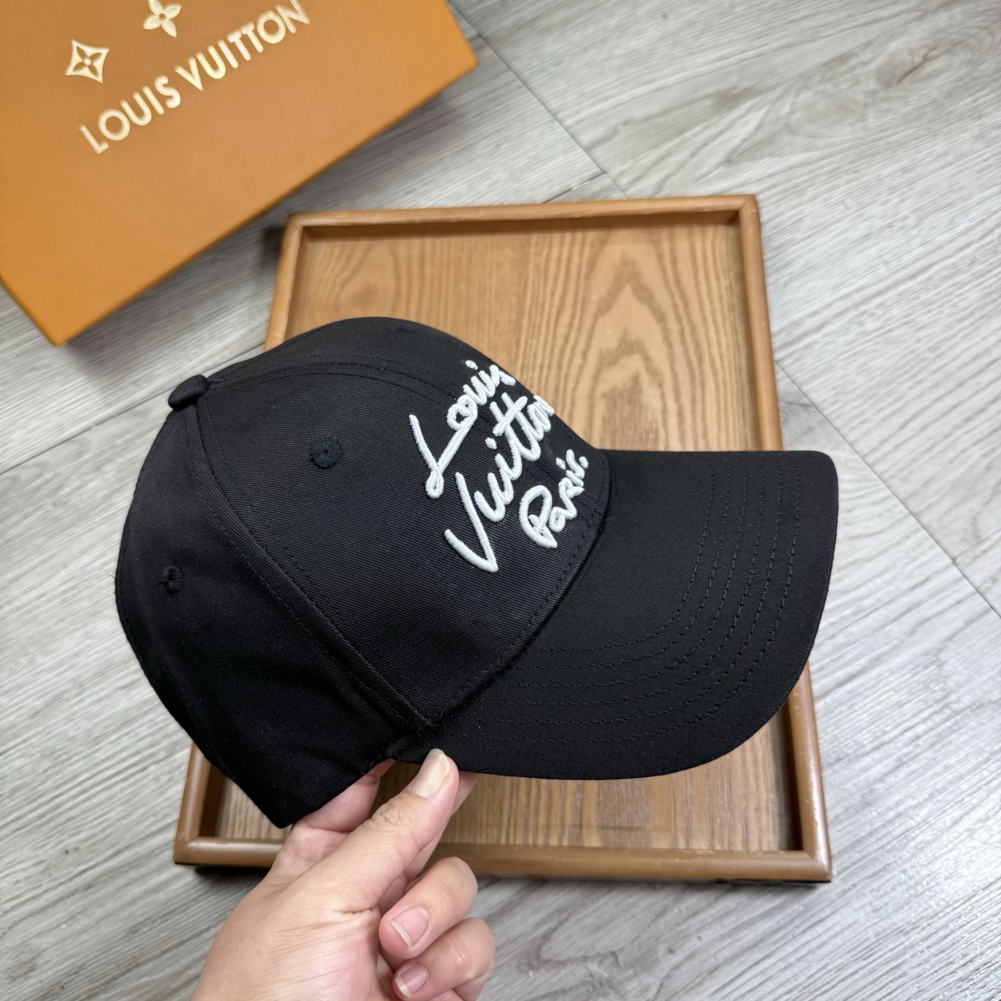 。L家。【配防尘袋】新品棒球帽！材质：纯棉！透气性好！春天挡风，夏天防晒必备单品！颜色大气！款式新颖别致