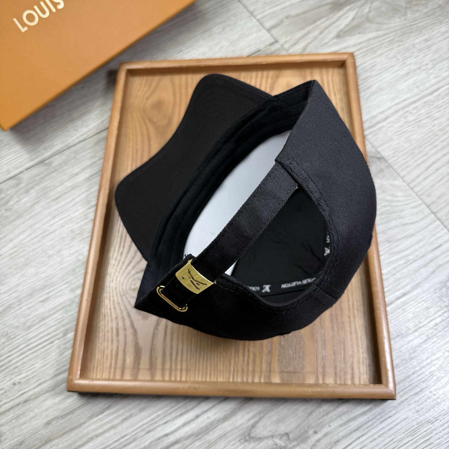 。L家。【配防尘袋】新品棒球帽！材质：纯棉！透气性好！春天挡风，夏天防晒必备单品！颜色大气！款式新颖别致
