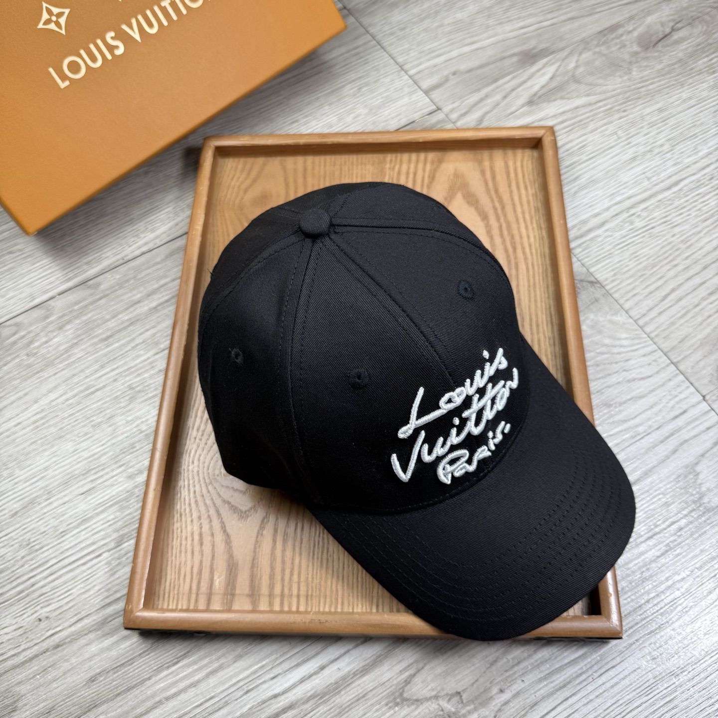。L家。【配防尘袋】新品棒球帽！材质：纯棉！透气性好！春天挡风，夏天防晒必备单品！颜色大气！款式新颖别致