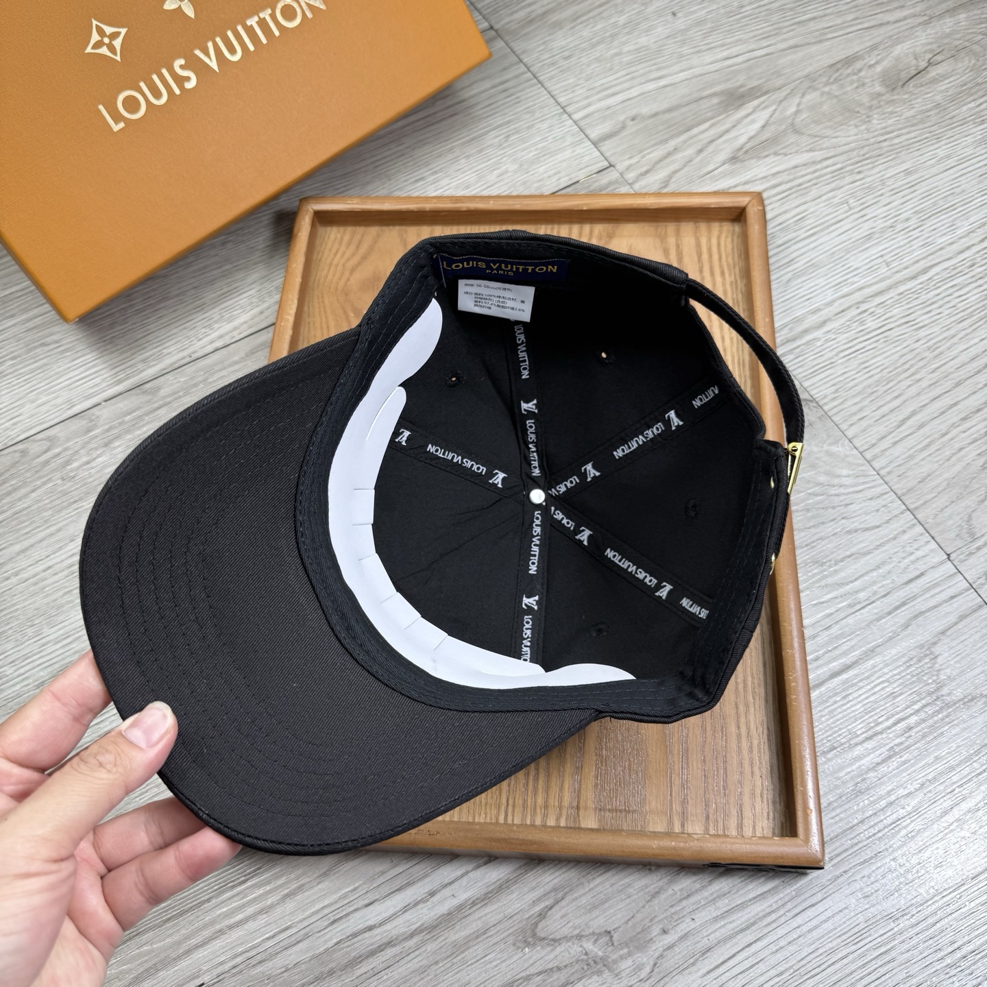 。L家。【配防尘袋】新品棒球帽！材质：纯棉！透气性好！春天挡风，夏天防晒必备单品！颜色大气！款式新颖别致