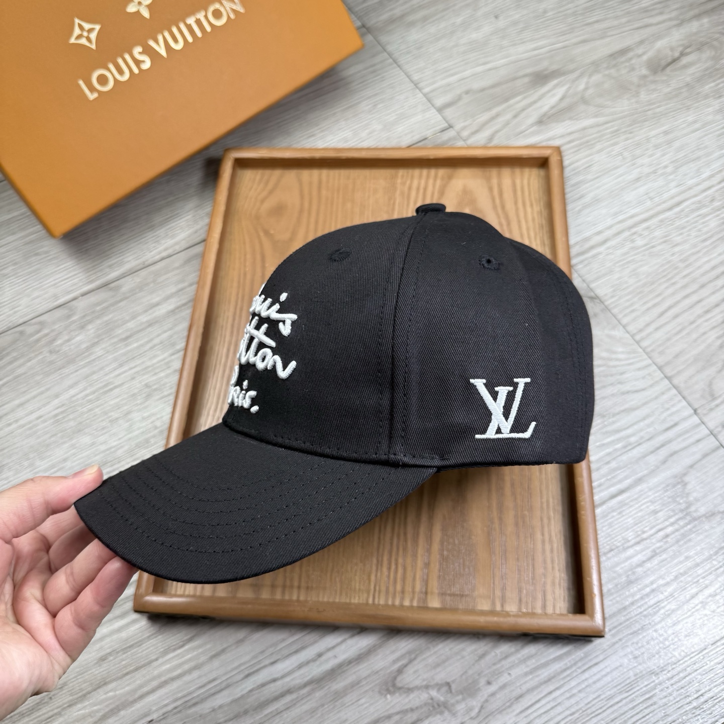 。L家。【配防尘袋】新品棒球帽！材质：纯棉！透气性好！春天挡风，夏天防晒必备单品！颜色大气！款式新颖别致