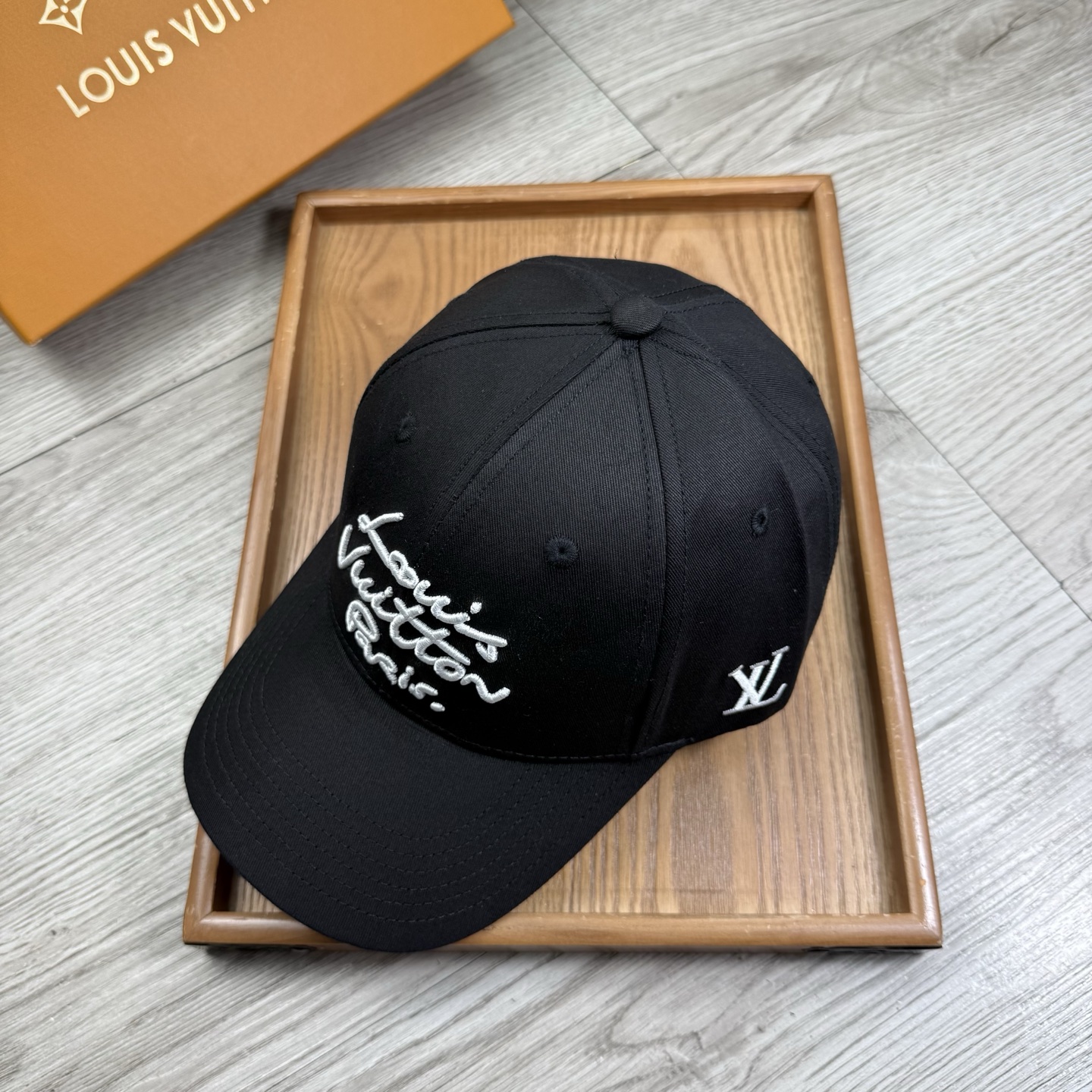 。L家。【配防尘袋】新品棒球帽！材质：纯棉！透气性好！春天挡风，夏天防晒必备单品！颜色大气！款式新颖别致