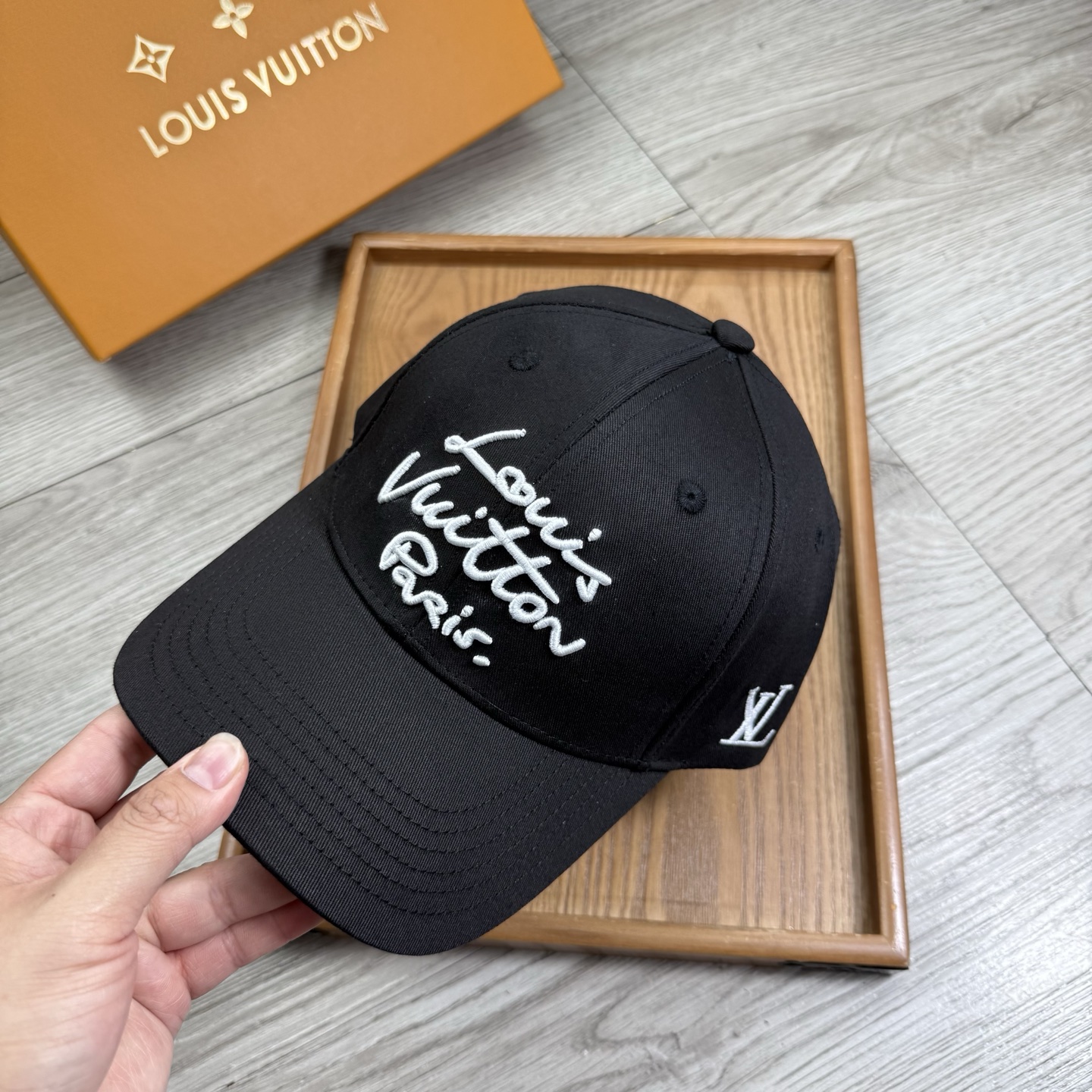。L家。【配防尘袋】新品棒球帽！材质：纯棉！透气性好！春天挡风，夏天防晒必备单品！颜色大气！款式新颖别致