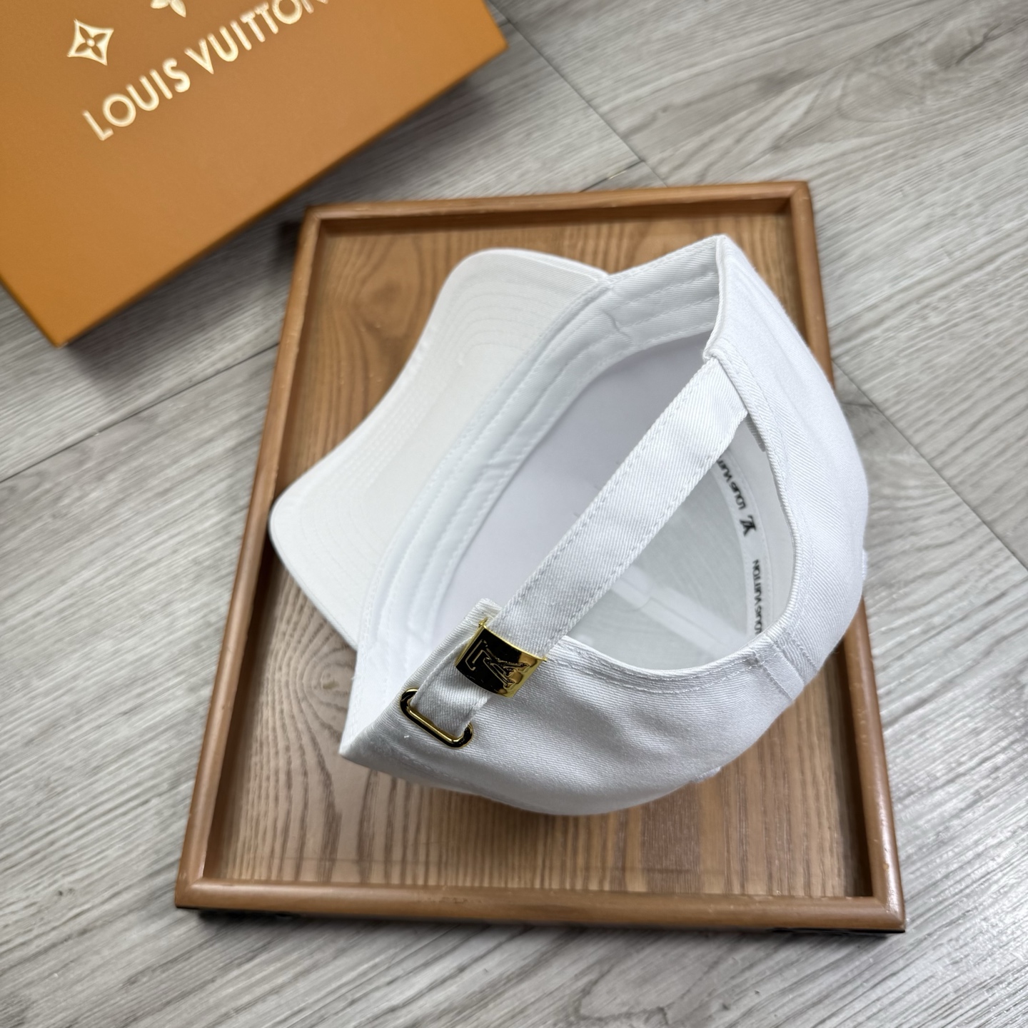 。L家。【配防尘袋】新品棒球帽！材质：纯棉！透气性好！春天挡风，夏天防晒必备单品！颜色大气！款式新颖别致