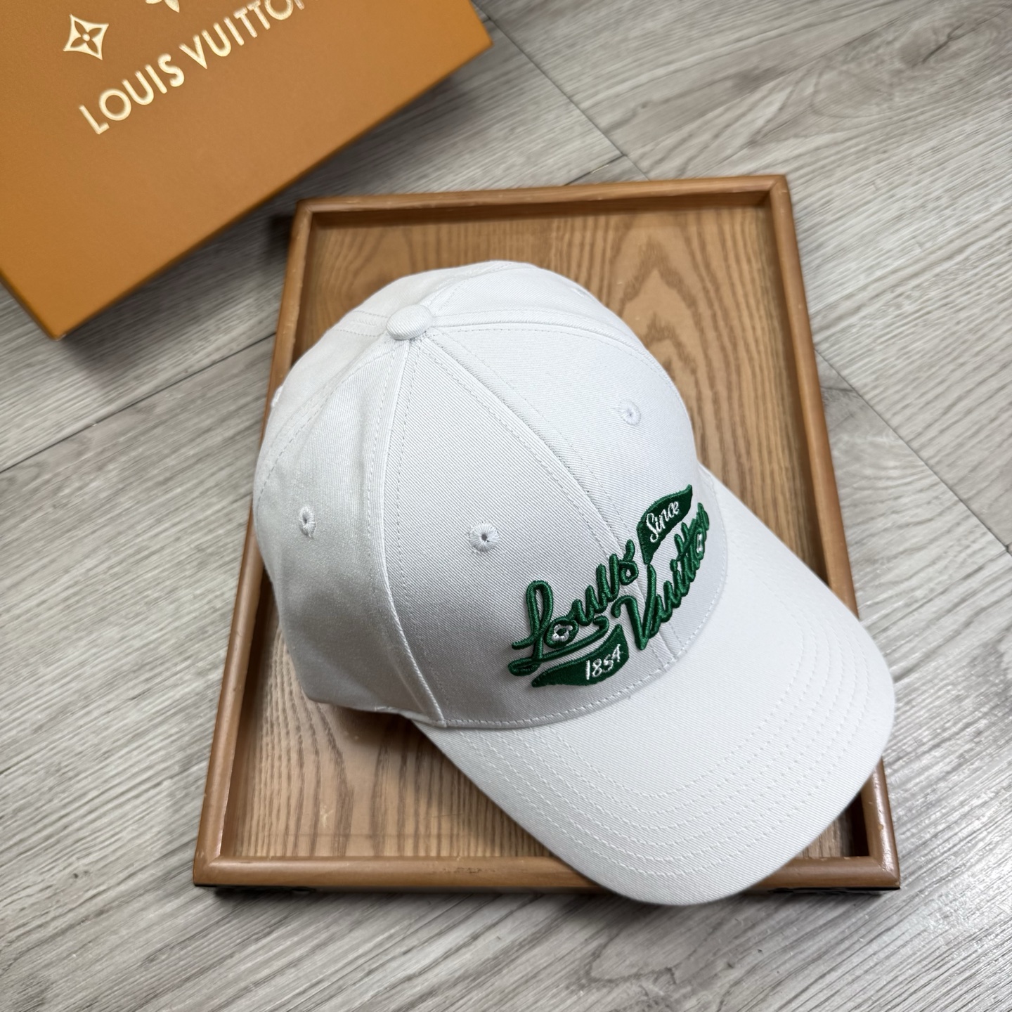 。L家。【配防尘袋】新品棒球帽！材质：纯棉！透气性好！春天挡风，夏天防晒必备单品！颜色大气！款式新颖别致