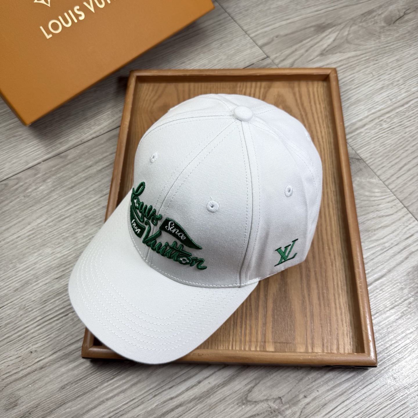 。L家。【配防尘袋】新品棒球帽！材质：纯棉！透气性好！春天挡风，夏天防晒必备单品！颜色大气！款式新颖别致