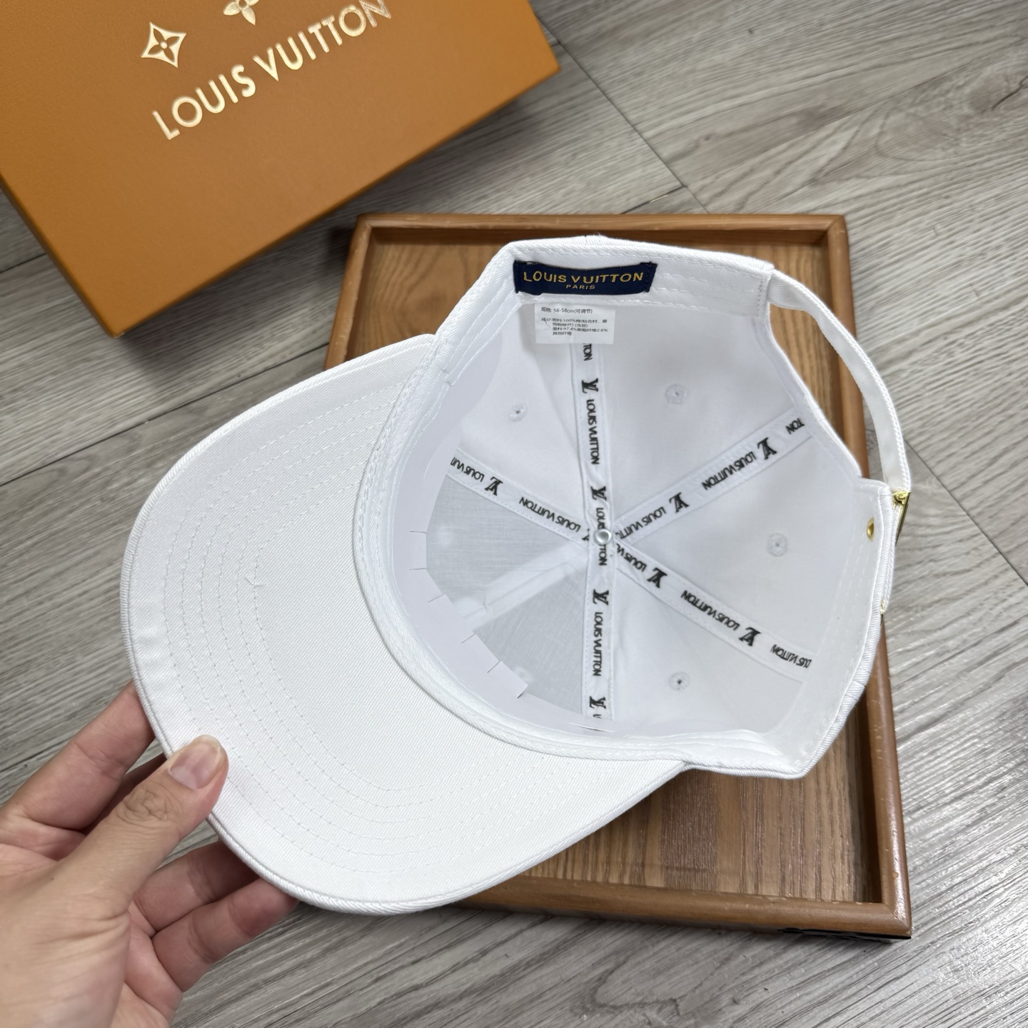 。L家。【配防尘袋】新品棒球帽！材质：纯棉！透气性好！春天挡风，夏天防晒必备单品！颜色大气！款式新颖别致