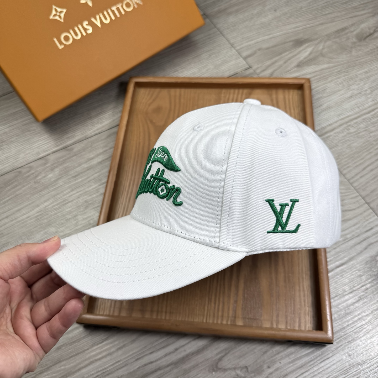 。L家。【配防尘袋】新品棒球帽！材质：纯棉！透气性好！春天挡风，夏天防晒必备单品！颜色大气！款式新颖别致