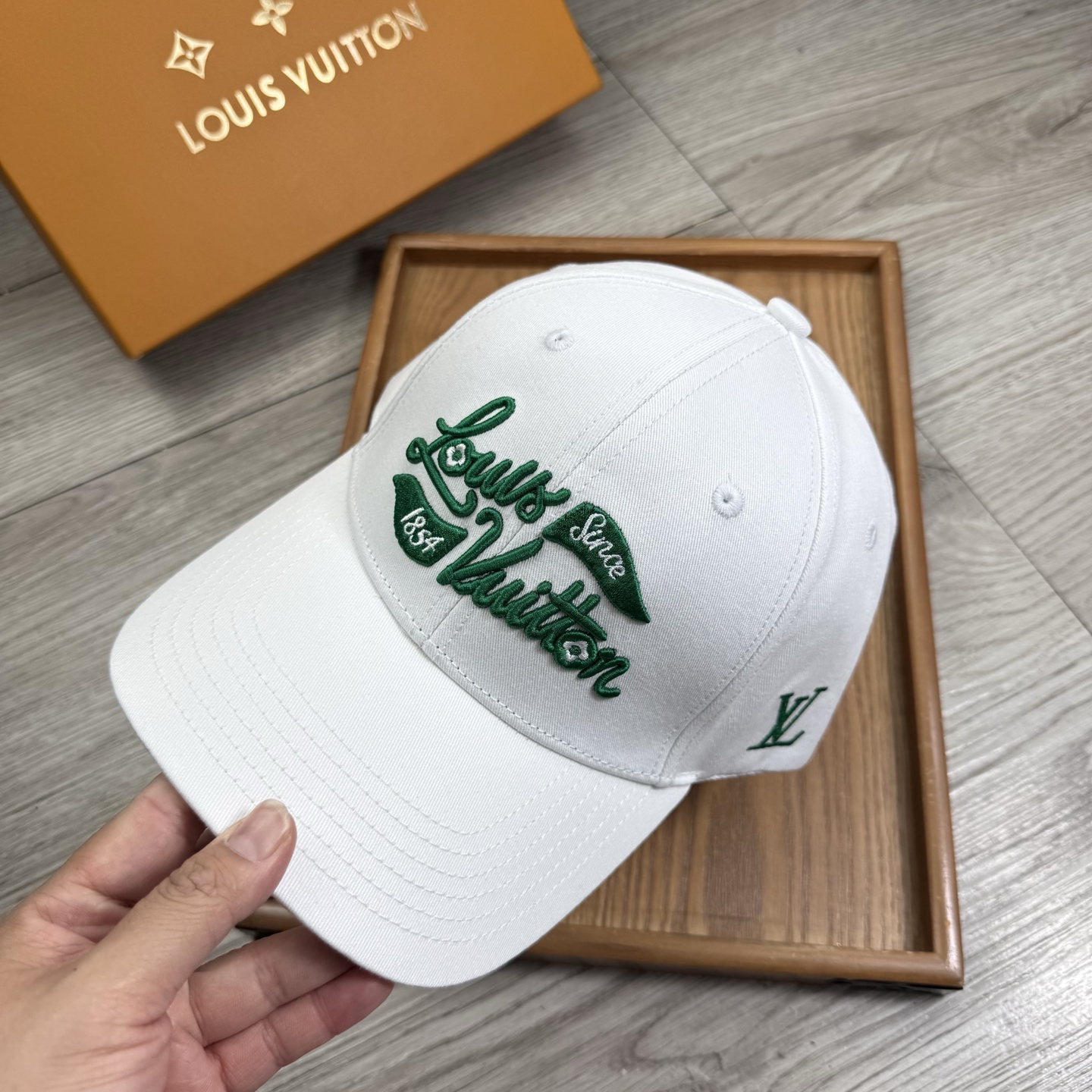 。L家。【配防尘袋】新品棒球帽！材质：纯棉！透气性好！春天挡风，夏天防晒必备单品！颜色大气！款式新颖别致