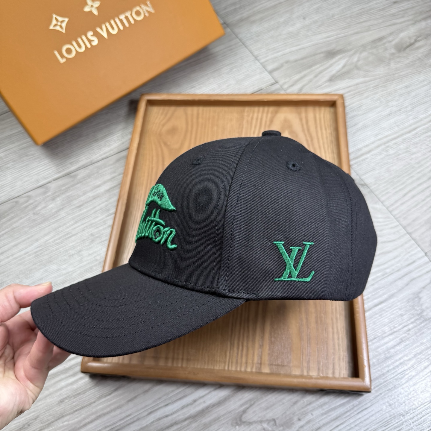 。L家。【配防尘袋】新品棒球帽！材质：纯棉！透气性好！春天挡风，夏天防晒必备单品！颜色大气！款式新颖别致