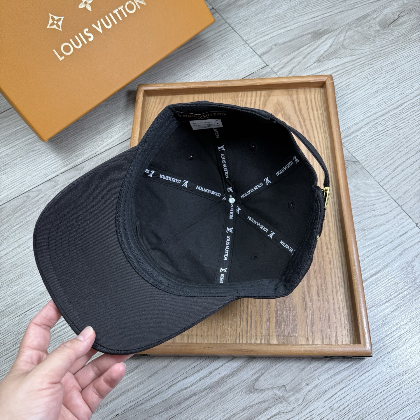 。L家。【配防尘袋】新品棒球帽！材质：纯棉！透气性好！春天挡风，夏天防晒必备单品！颜色大气！款式新颖别致