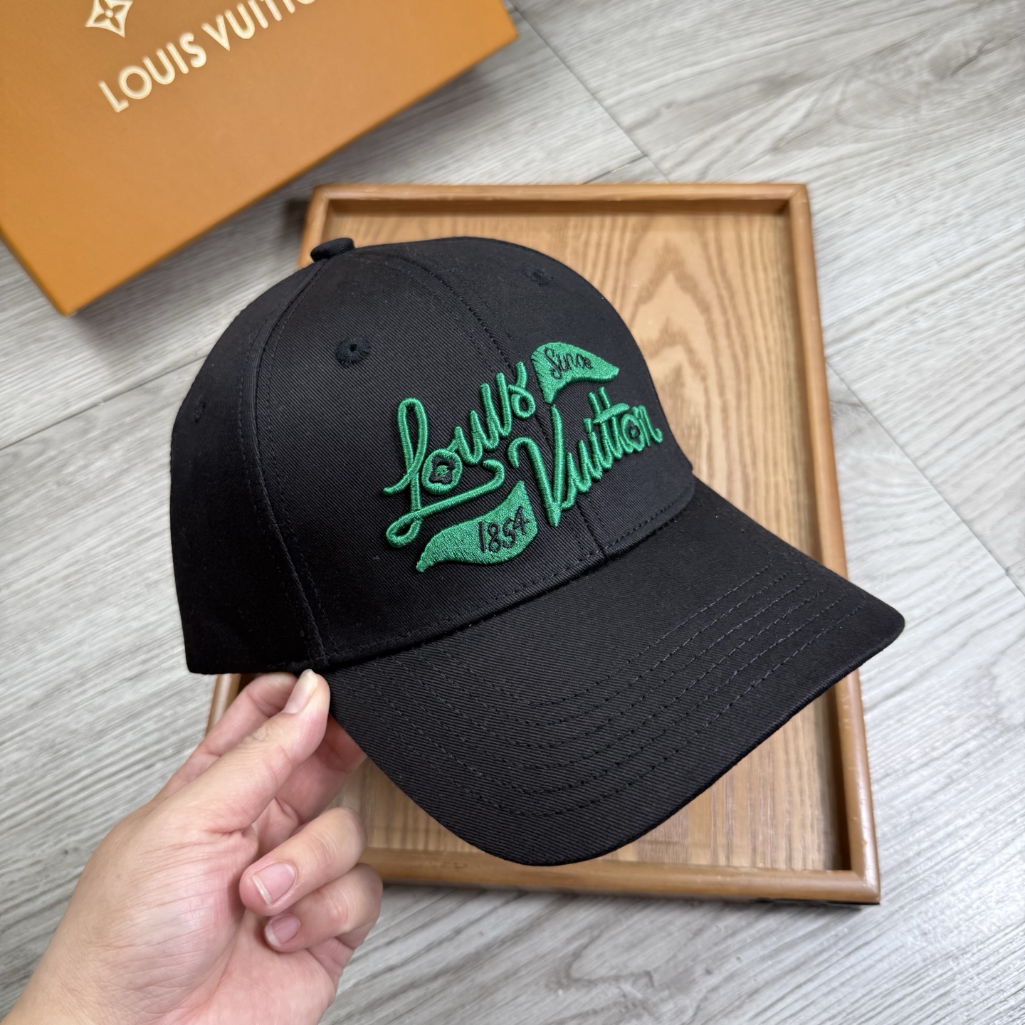 。L家。【配防尘袋】新品棒球帽！材质：纯棉！透气性好！春天挡风，夏天防晒必备单品！颜色大气！款式新颖别致