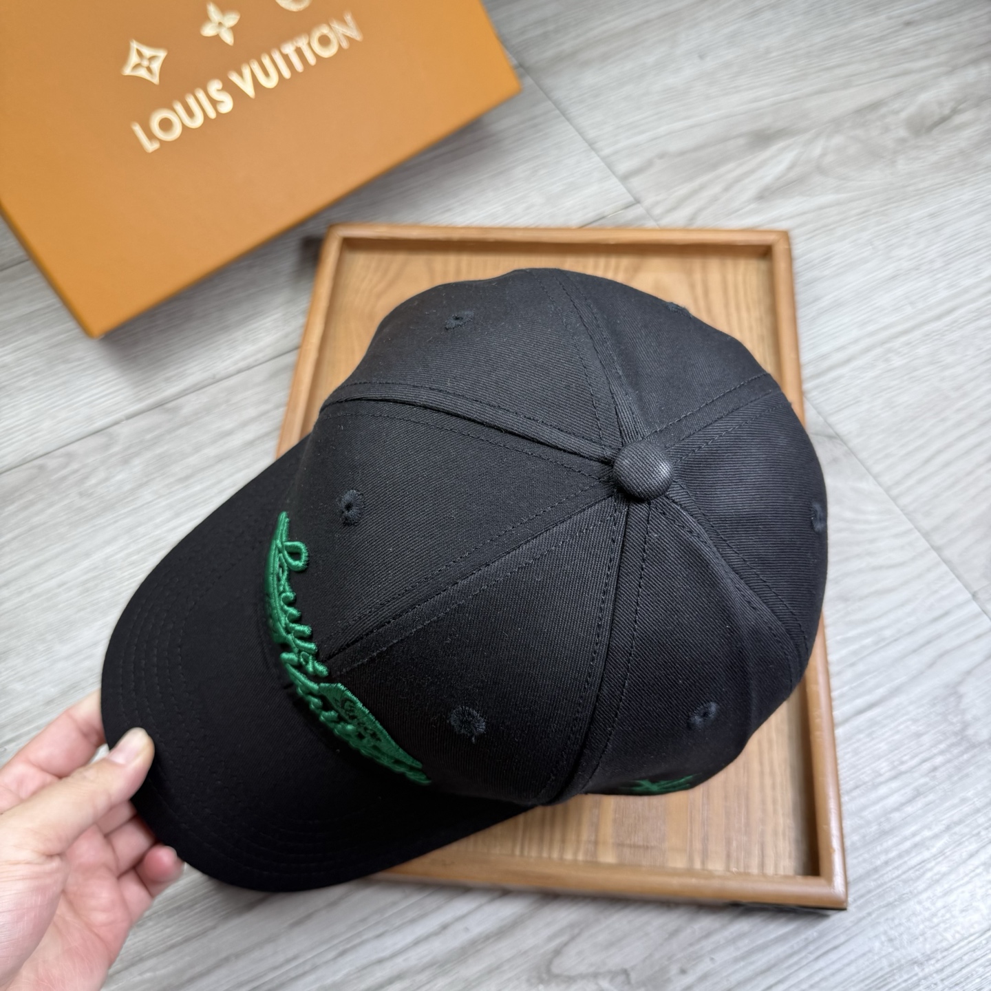 。L家。【配防尘袋】新品棒球帽！材质：纯棉！透气性好！春天挡风，夏天防晒必备单品！颜色大气！款式新颖别致