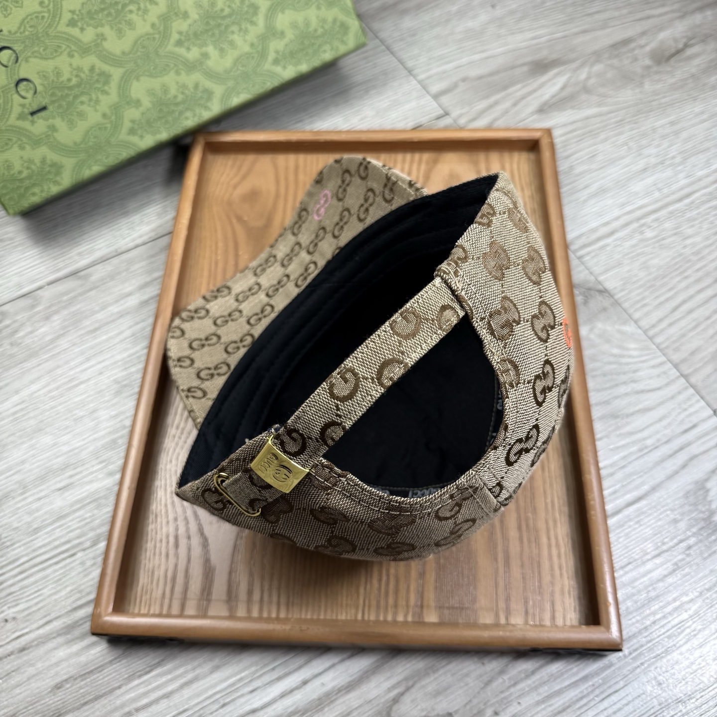 。G家。【配防尘袋】新品棒球帽！材质：纯棉！透气性好！春天挡风，夏天防晒必备单品！颜色大气！款式新颖别致