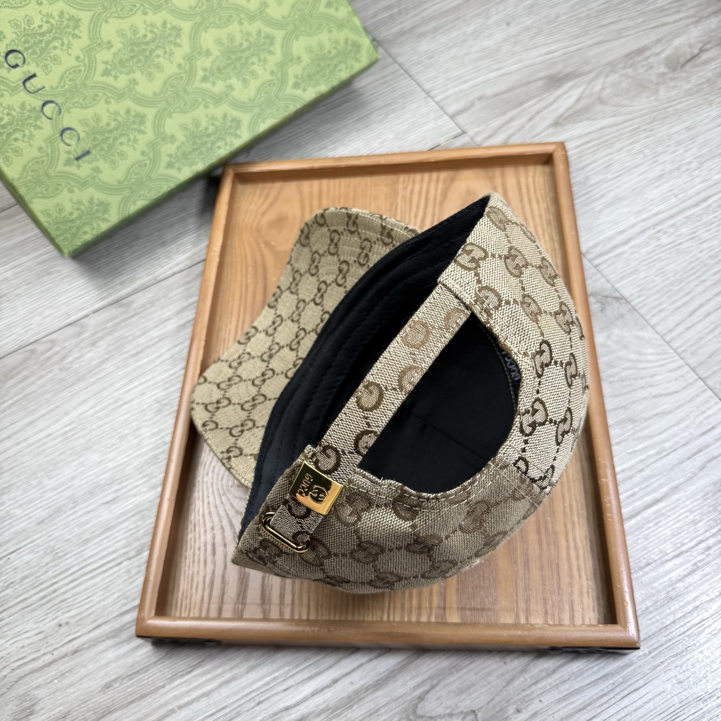 。G家。【配防尘袋】新品棒球帽！材质：纯棉！透气性好！春天挡风，夏天防晒必备单品！颜色大气！款式新颖别致
