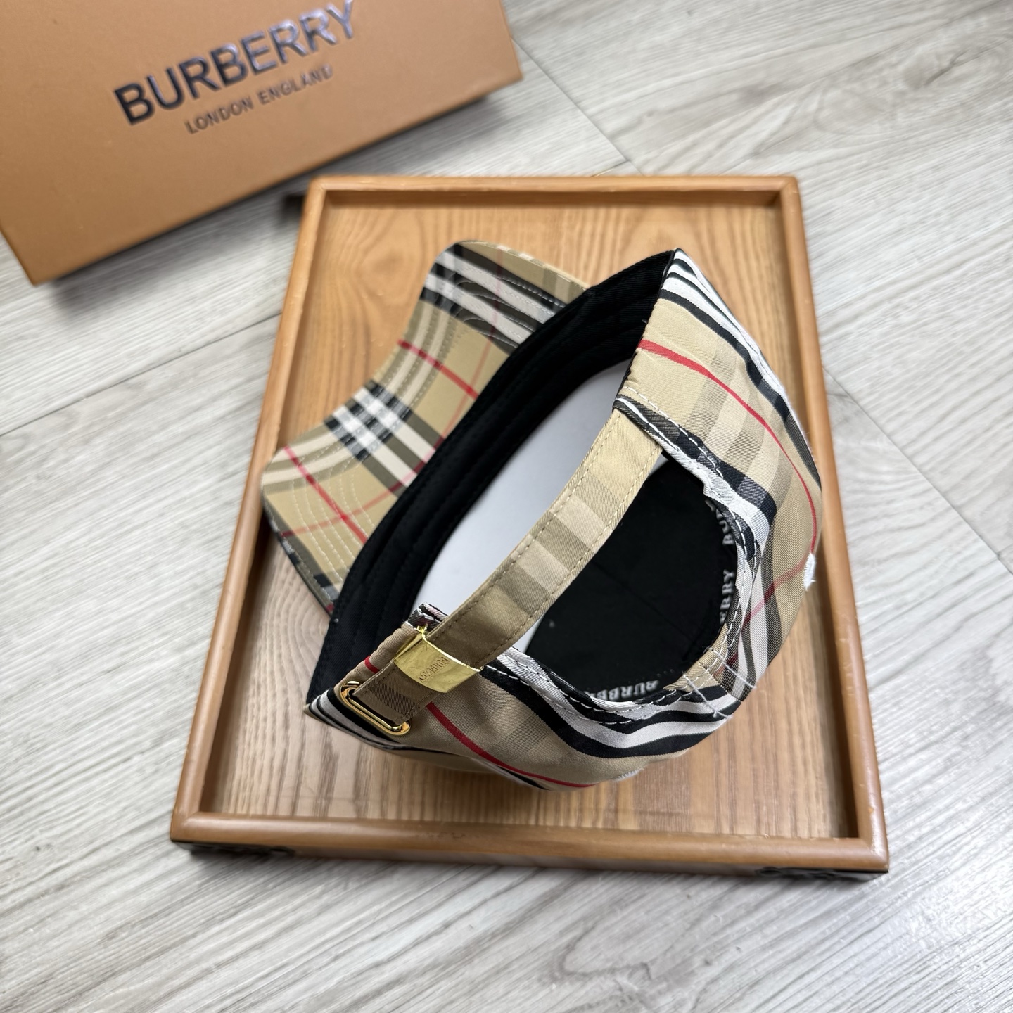 。B家。【配防尘袋】新品棒球帽！材质：纯棉！透气性好！春天挡风，夏天防晒必备单品！颜色大气！款式新颖别致