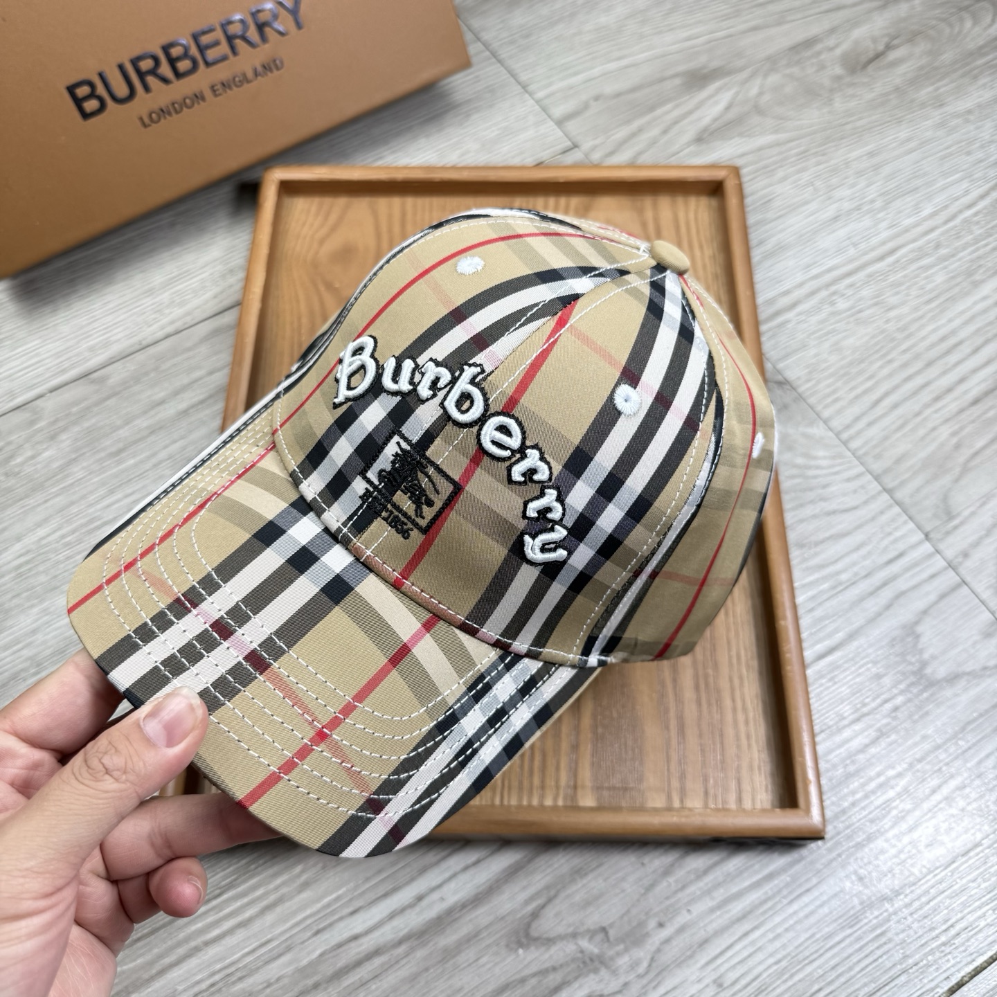 。B家。【配防尘袋】新品棒球帽！材质：纯棉！透气性好！春天挡风，夏天防晒必备单品！颜色大气！款式新颖别致