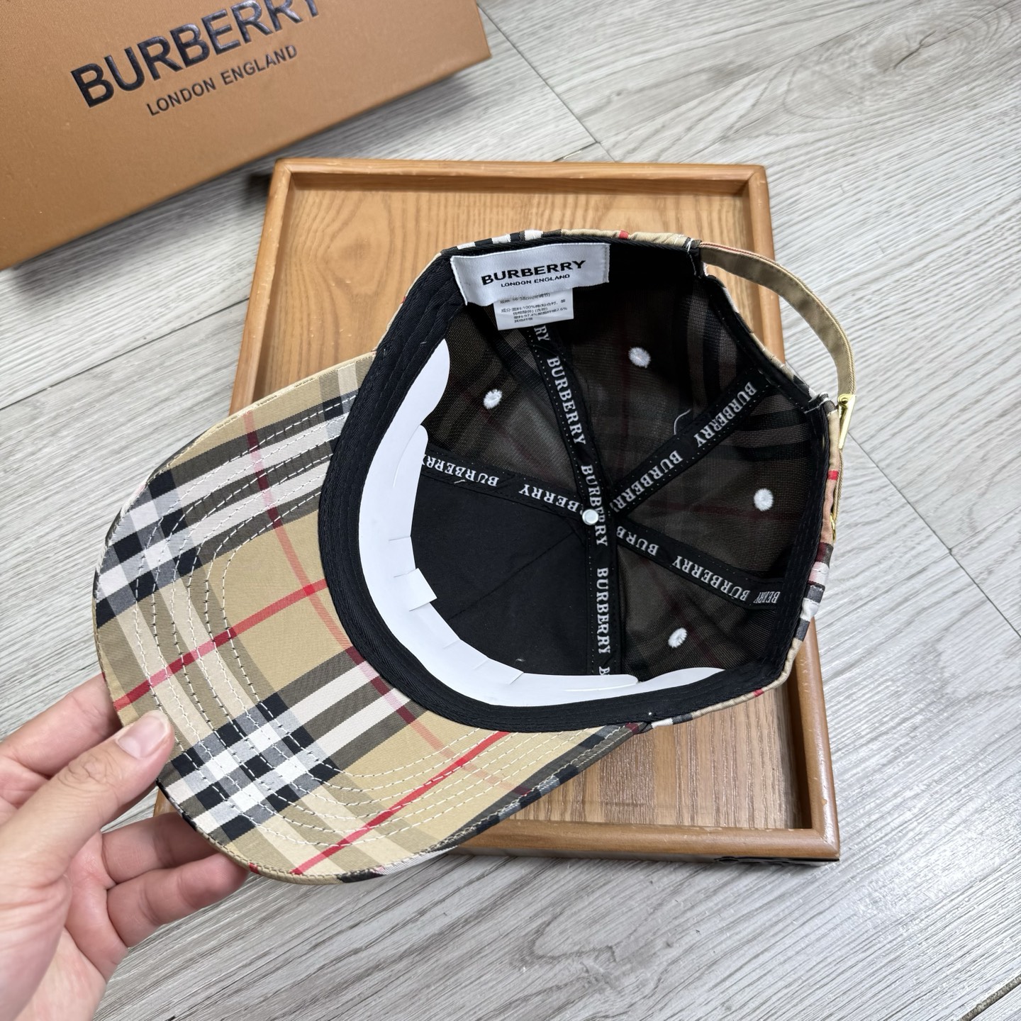 。B家。【配防尘袋】新品棒球帽！材质：纯棉！透气性好！春天挡风，夏天防晒必备单品！颜色大气！款式新颖别致