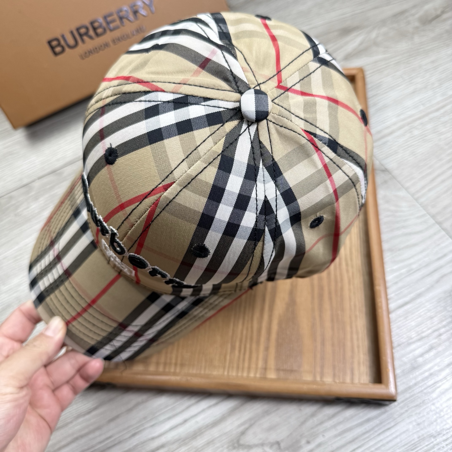 。B家。【配防尘袋】新品棒球帽！材质：纯棉！透气性好！春天挡风，夏天防晒必备单品！颜色大气！款式新颖别致