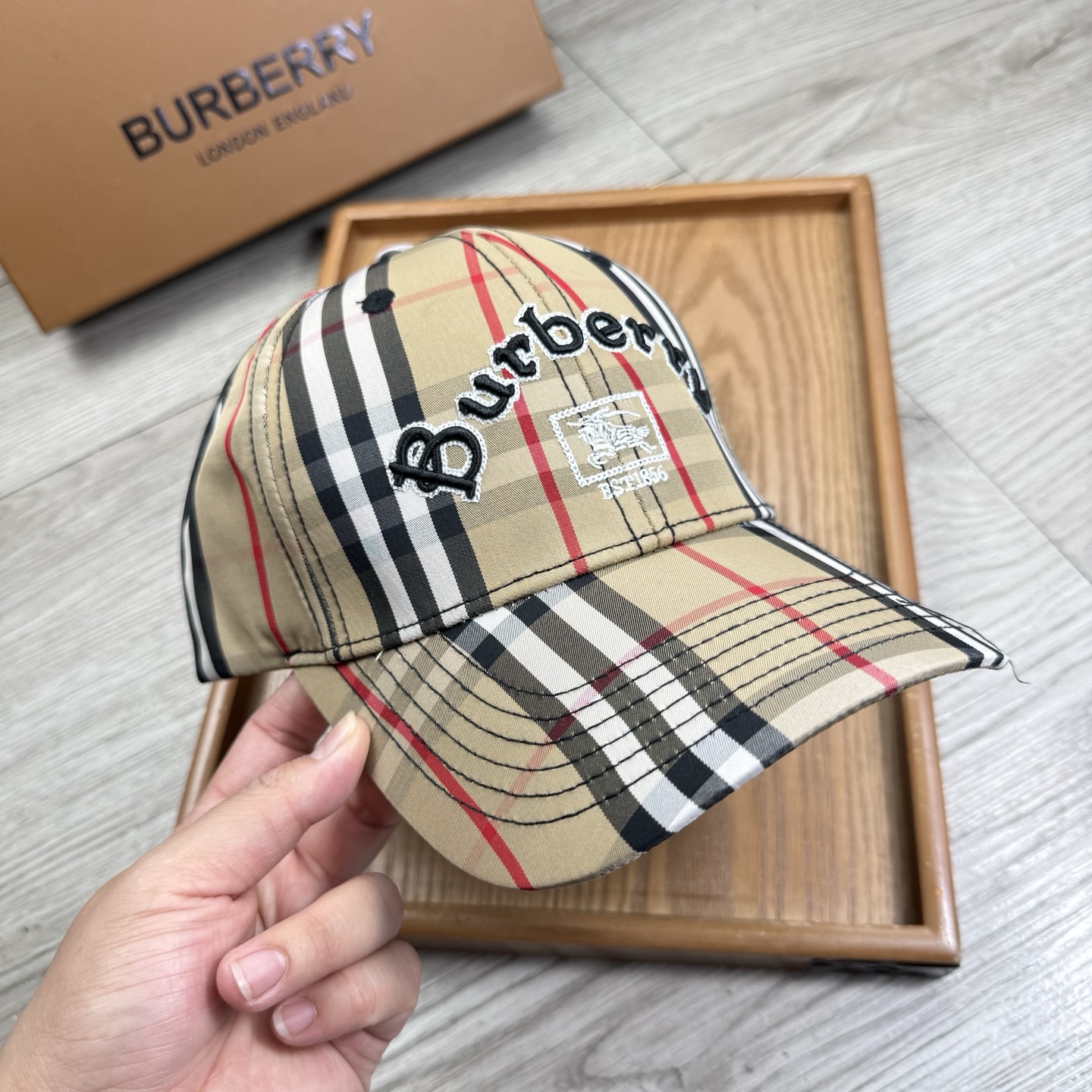。B家。【配防尘袋】新品棒球帽！材质：纯棉！透气性好！春天挡风，夏天防晒必备单品！颜色大气！款式新颖别致