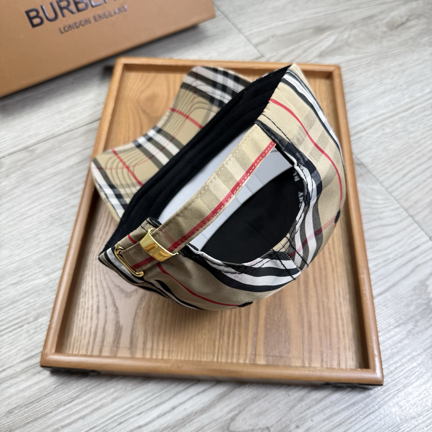 。B家。【配防尘袋】新品棒球帽！材质：纯棉！透气性好！春天挡风，夏天防晒必备单品！颜色大气！款式新颖别致