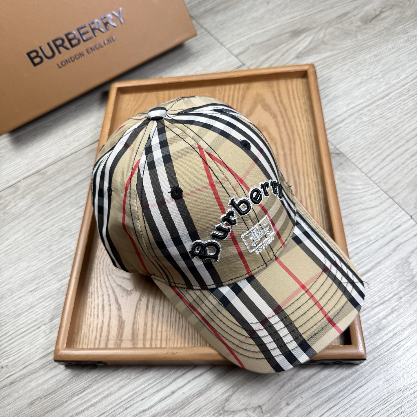 。B家。【配防尘袋】新品棒球帽！材质：纯棉！透气性好！春天挡风，夏天防晒必备单品！颜色大气！款式新颖别致