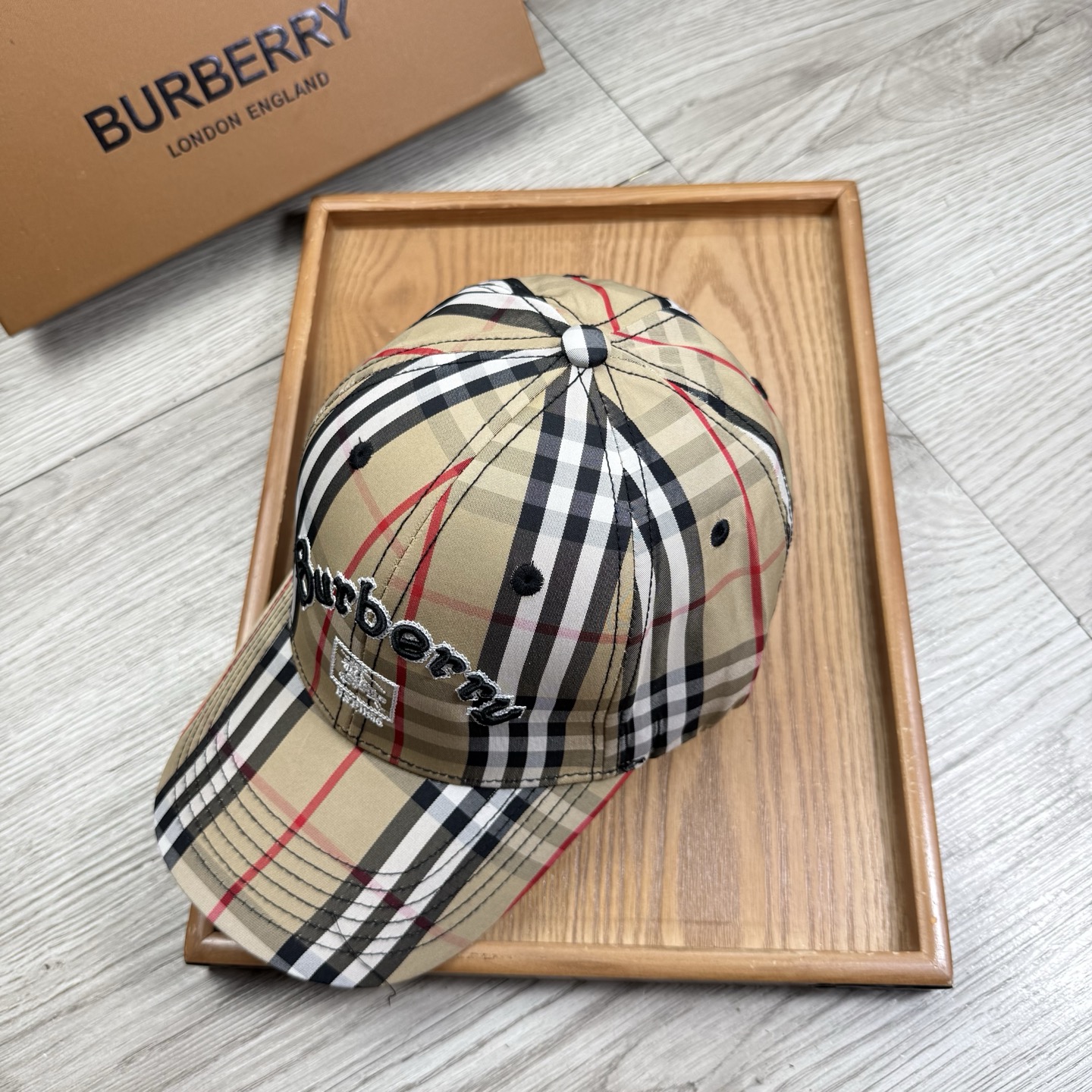 。B家。【配防尘袋】新品棒球帽！材质：纯棉！透气性好！春天挡风，夏天防晒必备单品！颜色大气！款式新颖别致
