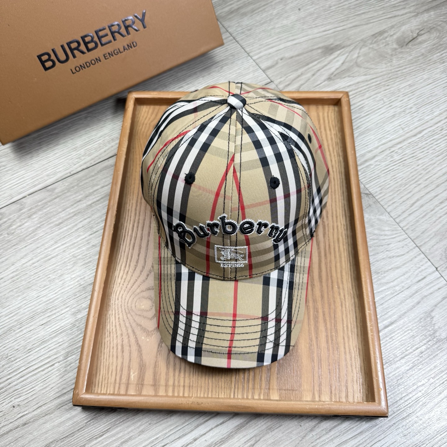 。B家。【配防尘袋】新品棒球帽！材质：纯棉！透气性好！春天挡风，夏天防晒必备单品！颜色大气！款式新颖别致
