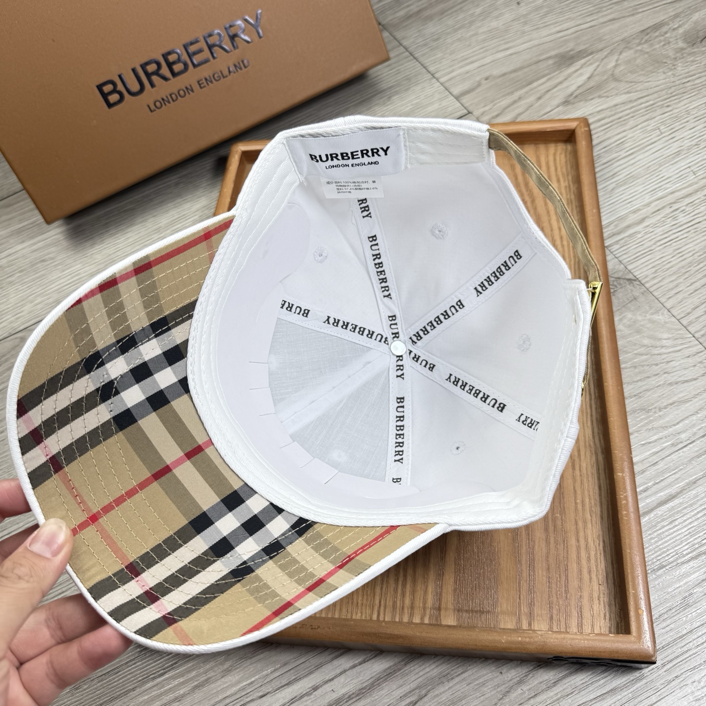 。B家。【配防尘袋】新品棒球帽！材质：纯棉！透气性好！春天挡风，夏天防晒必备单品！颜色大气！款式新颖别致