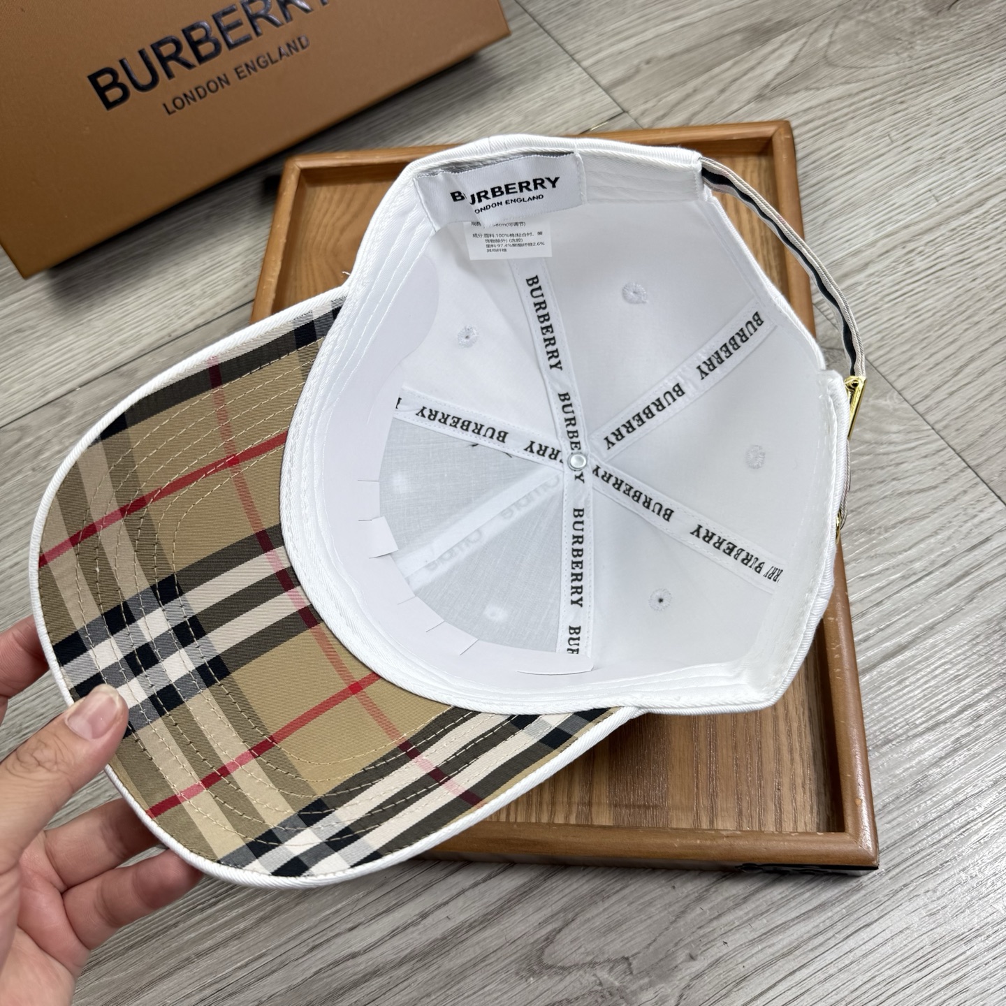 。B家。【配防尘袋】新品棒球帽！材质：纯棉！透气性好！春天挡风，夏天防晒必备单品！颜色大气！款式新颖别致