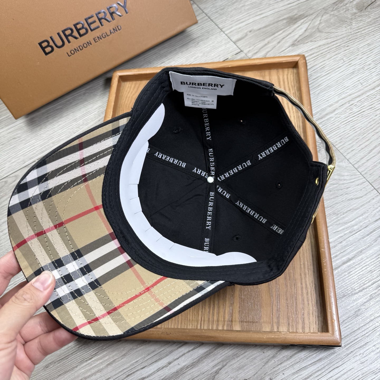 。B家。【配防尘袋】新品棒球帽！材质：纯棉！透气性好！春天挡风，夏天防晒必备单品！颜色大气！款式新颖别致