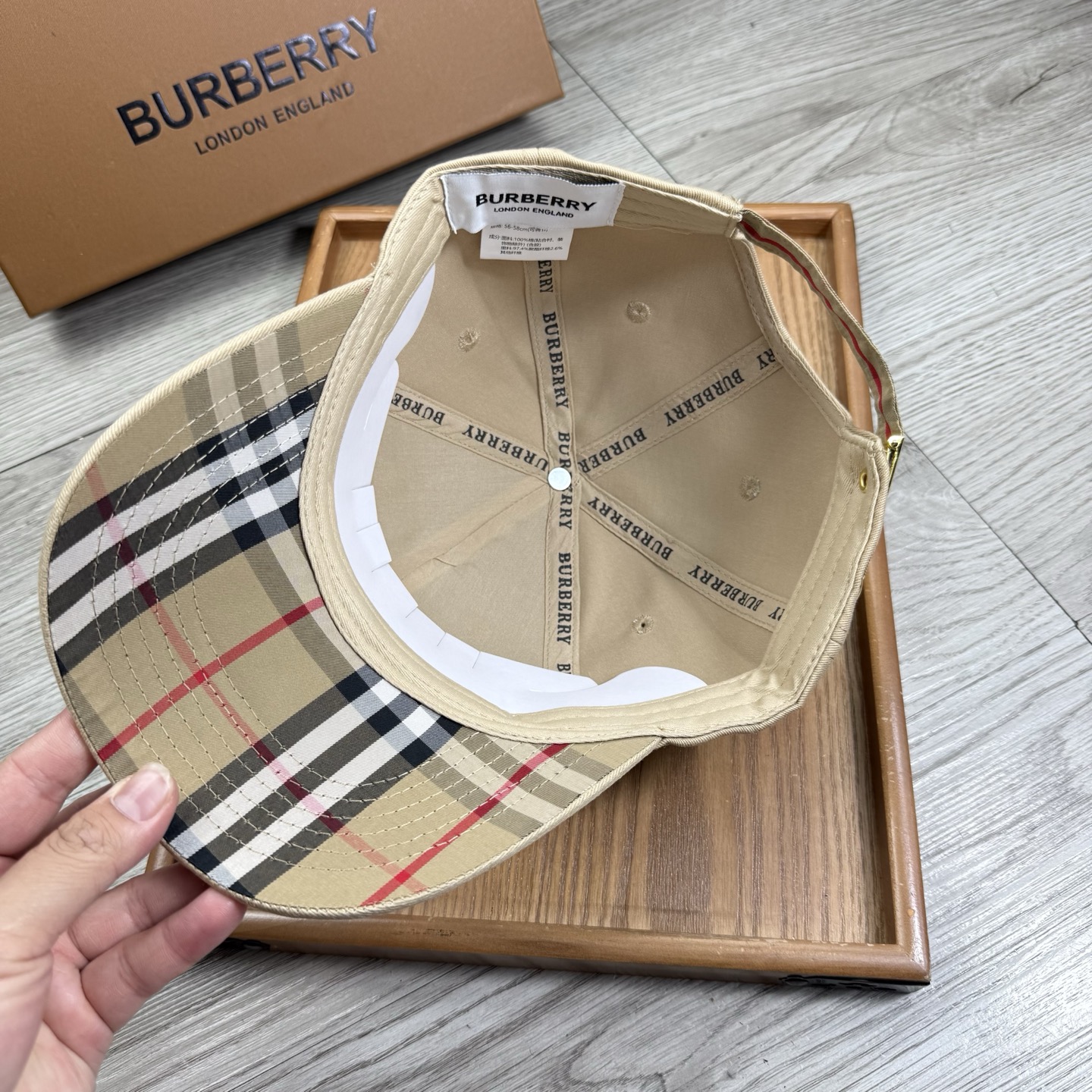 。B家。【配防尘袋】新品棒球帽！材质：纯棉！透气性好！春天挡风，夏天防晒必备单品！颜色大气！款式新颖别致