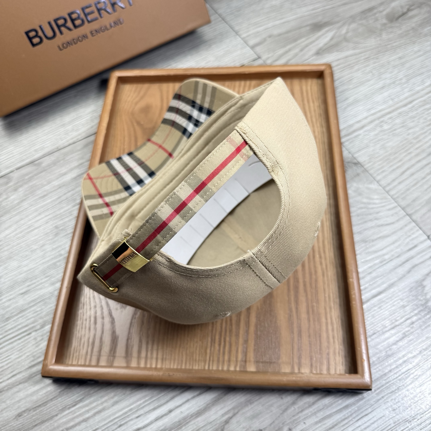 。B家。【配防尘袋】新品棒球帽！材质：纯棉！透气性好！春天挡风，夏天防晒必备单品！颜色大气！款式新颖别致