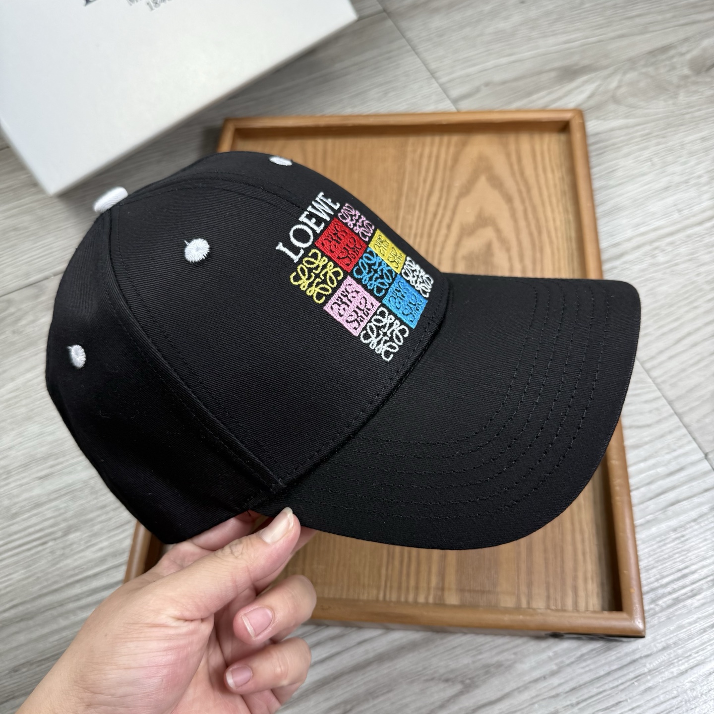 。Loewe。【配防尘袋】新品棒球帽！材质：纯棉！透气性好！春天挡风，夏天防晒必备单品！颜色大气！款式新