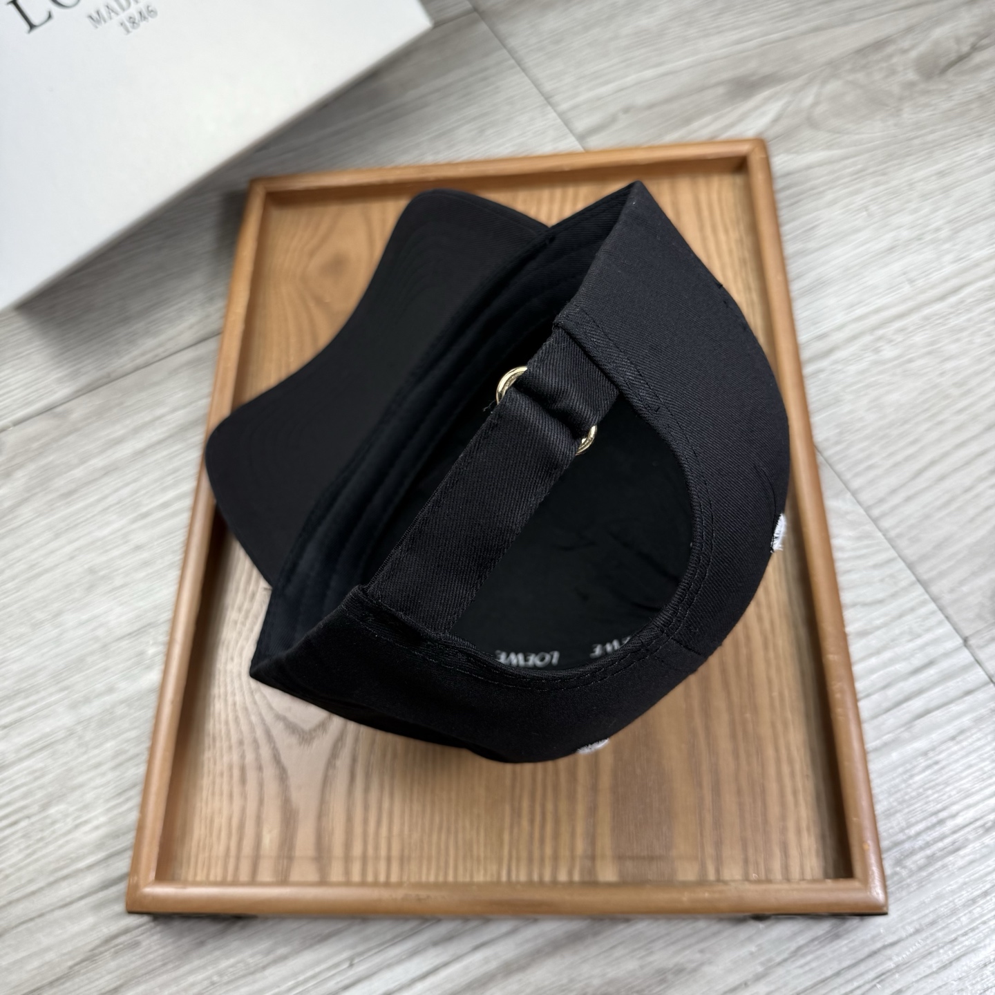 。Loewe。【配防尘袋】新品棒球帽！材质：纯棉！透气性好！春天挡风，夏天防晒必备单品！颜色大气！款式新