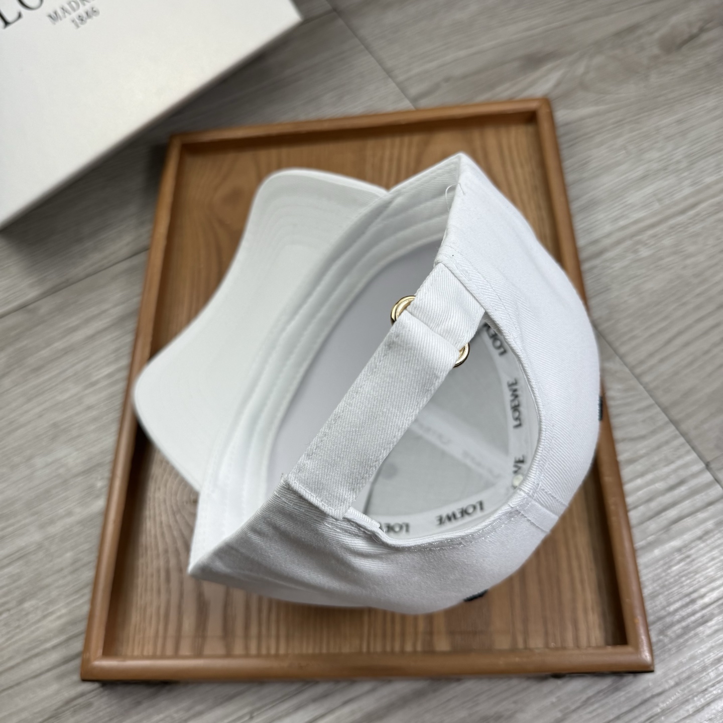 。Loewe。【配防尘袋】新品棒球帽！材质：纯棉！透气性好！春天挡风，夏天防晒必备单品！颜色大气！款式新