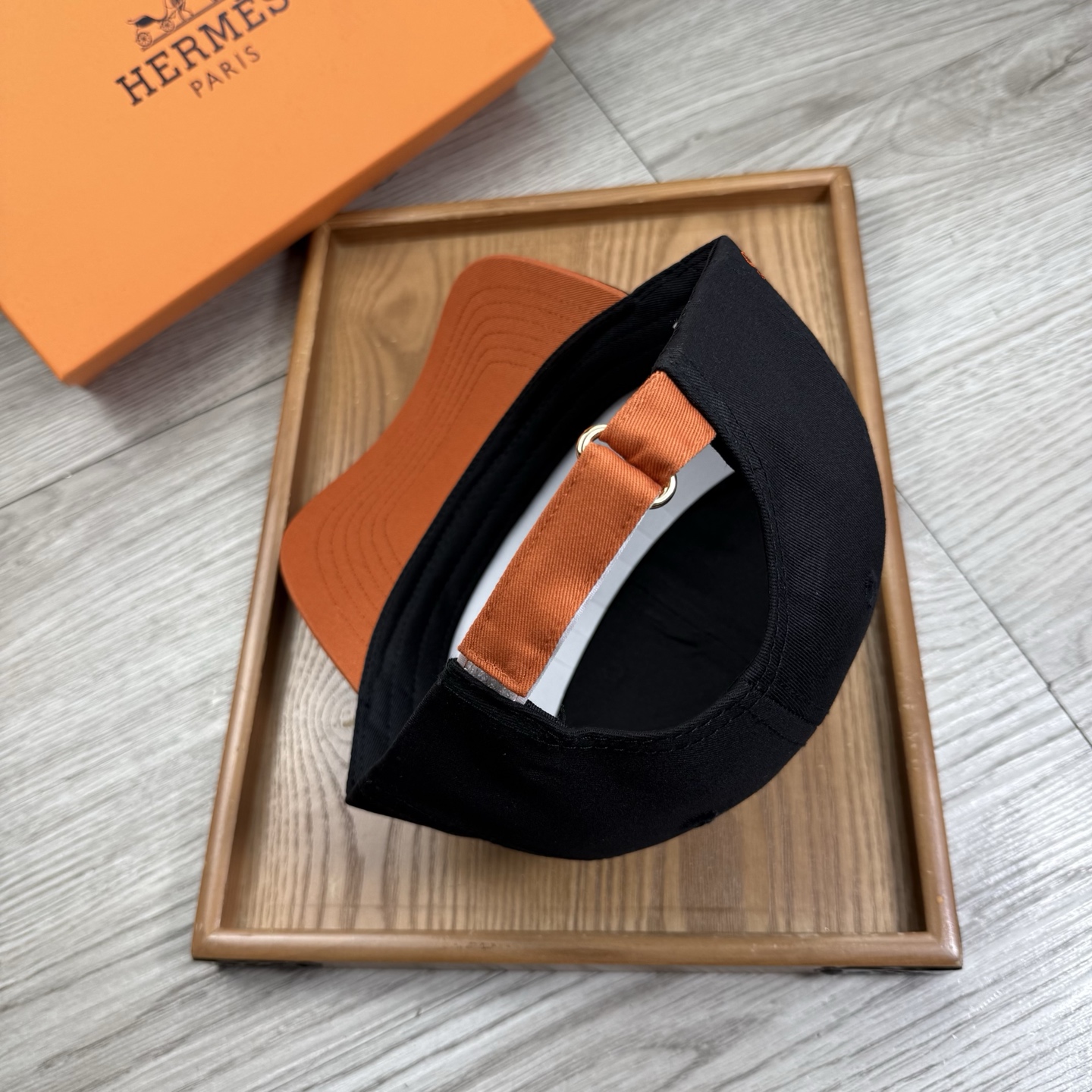 。H家。【配防尘袋】新品棒球帽！材质：纯棉！透气性好！春天挡风，夏天防晒必备单品！颜色大气！款式新颖别致