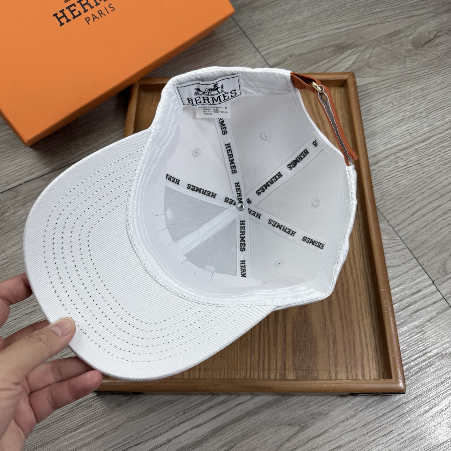 。H家。【配防尘袋】新品棒球帽！材质：纯棉！透气性好！春天挡风，夏天防晒必备单品！颜色大气！款式新颖别致